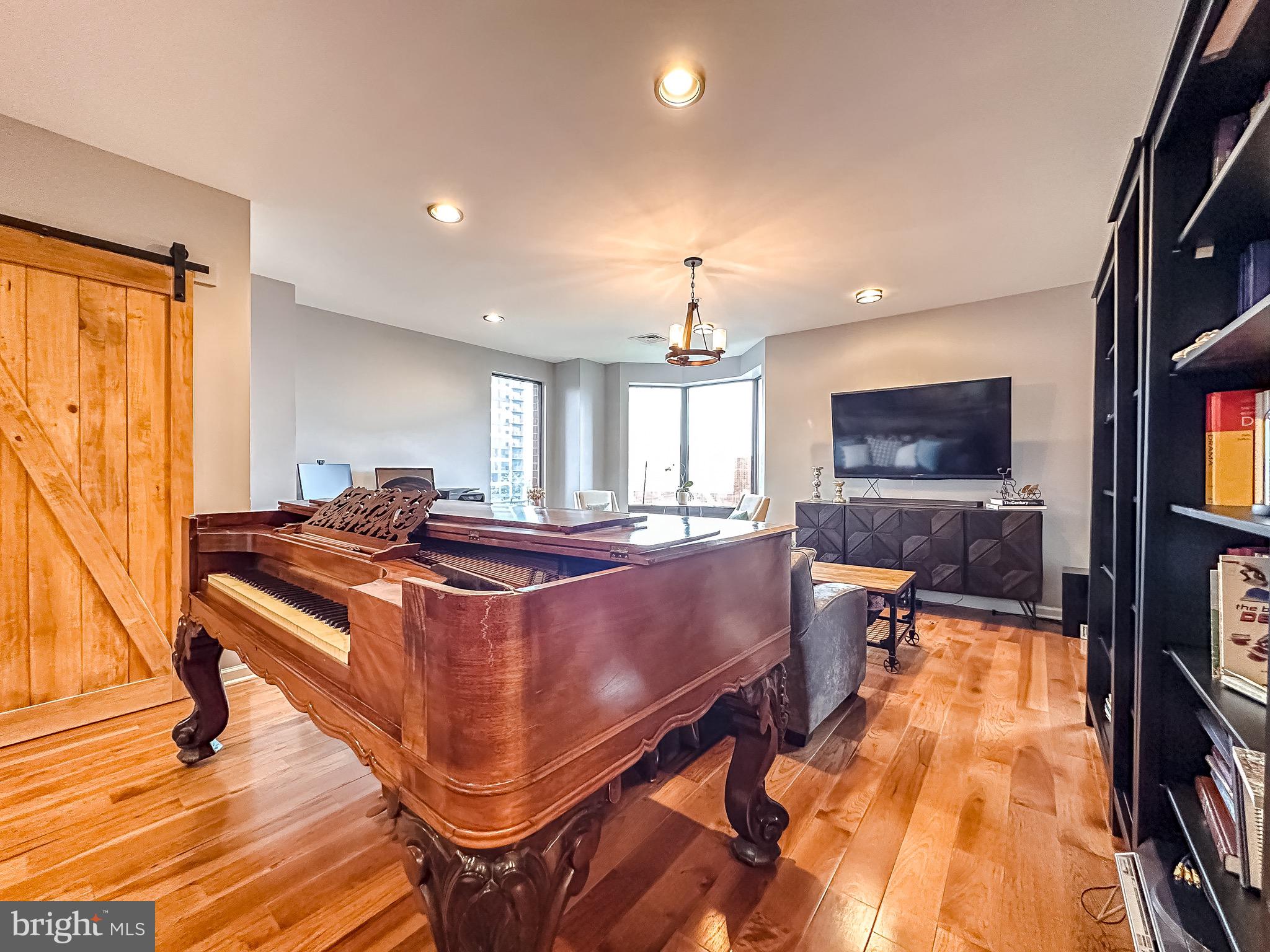 10 E LEE STREET 808
