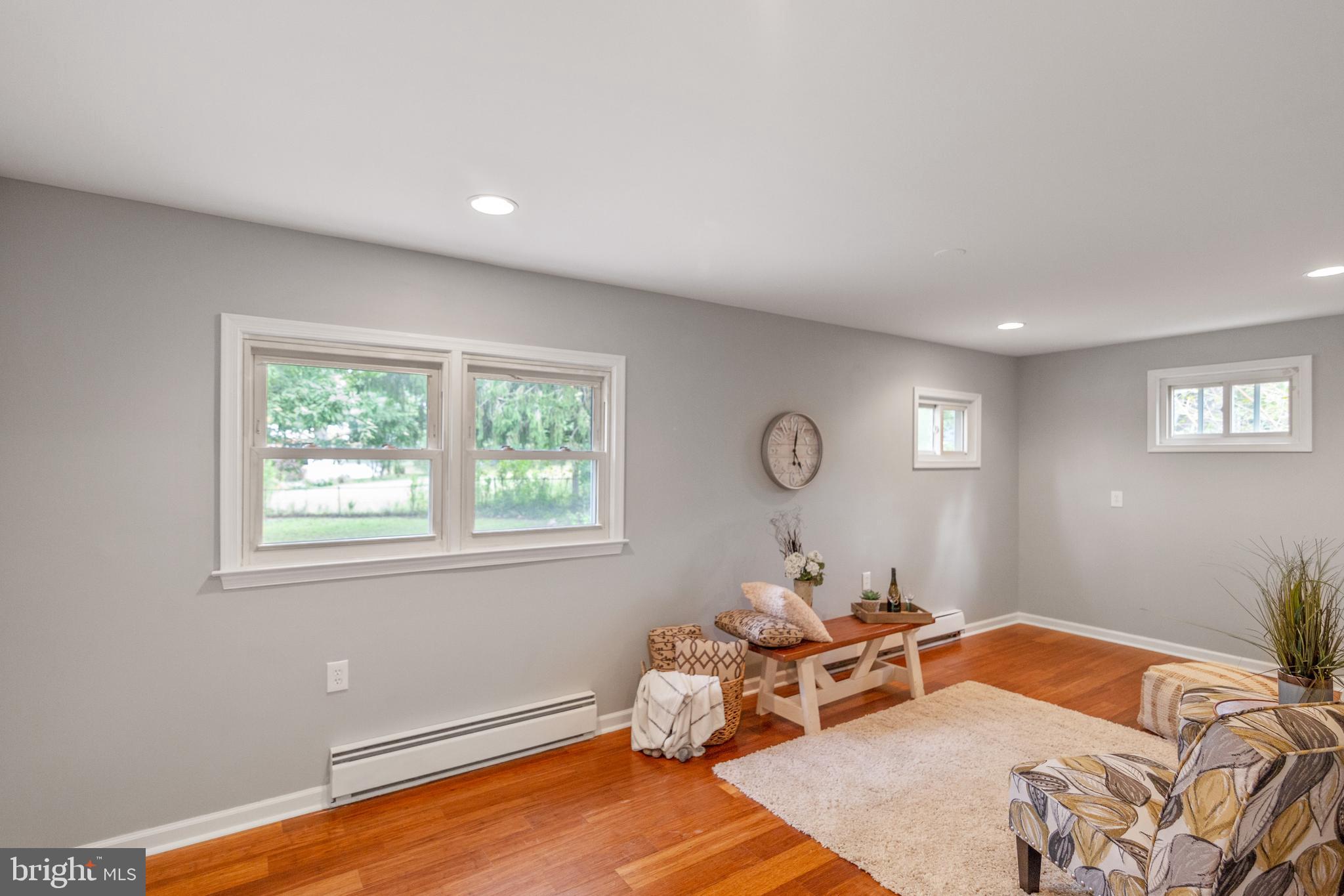 SUBURBIA - Residential