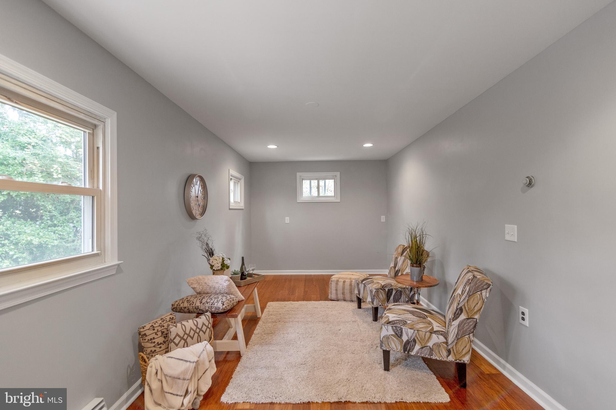 SUBURBIA - Residential