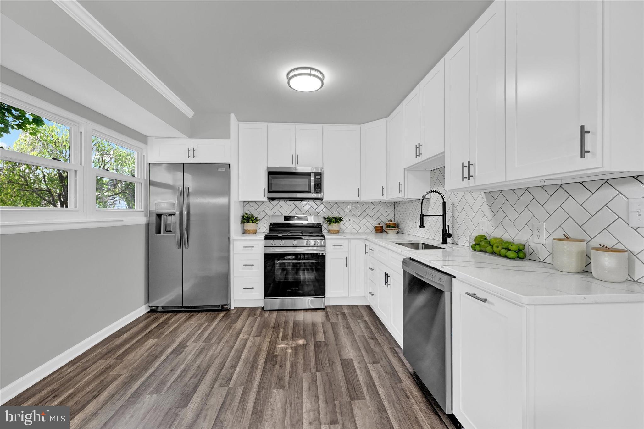 SUBURBIA - Residential