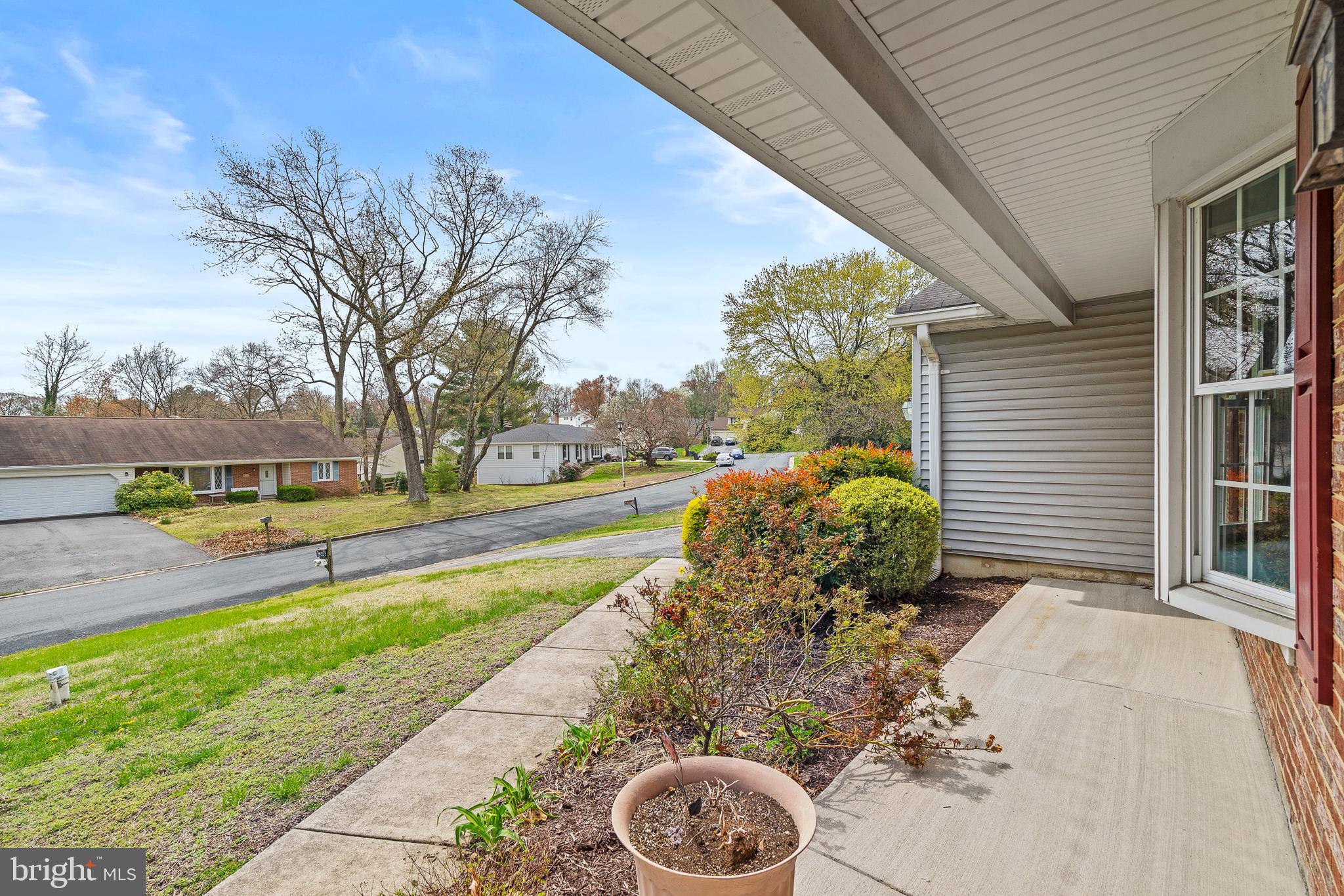 762 COUGAR DRIVE