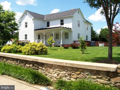 8272 E. MAIN STREET E 2A MARSHALL VA 20115