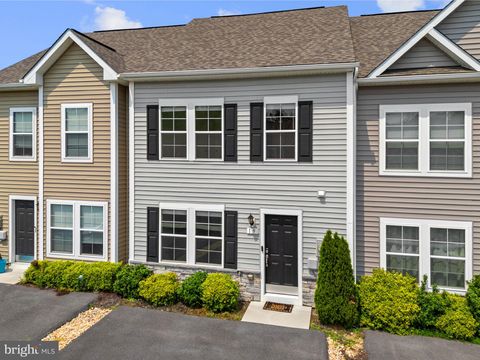 Townhouse For Sale - 19 Loblolly Drive<br/> Berkeley County, BUNKER HILL, WV 25413