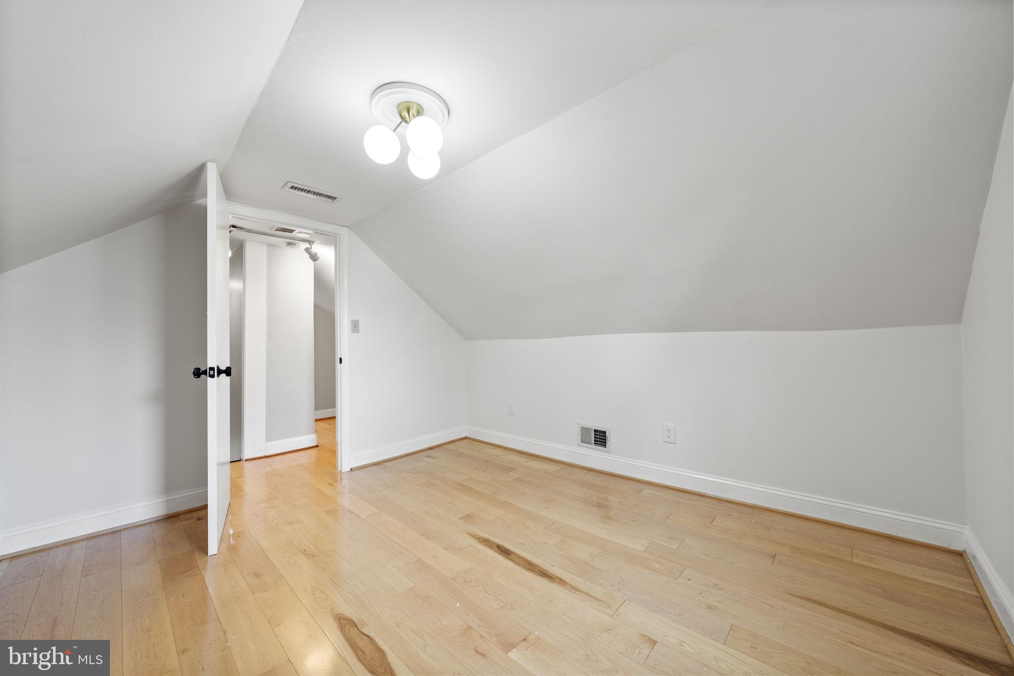 COLLEGE PARK - Residential