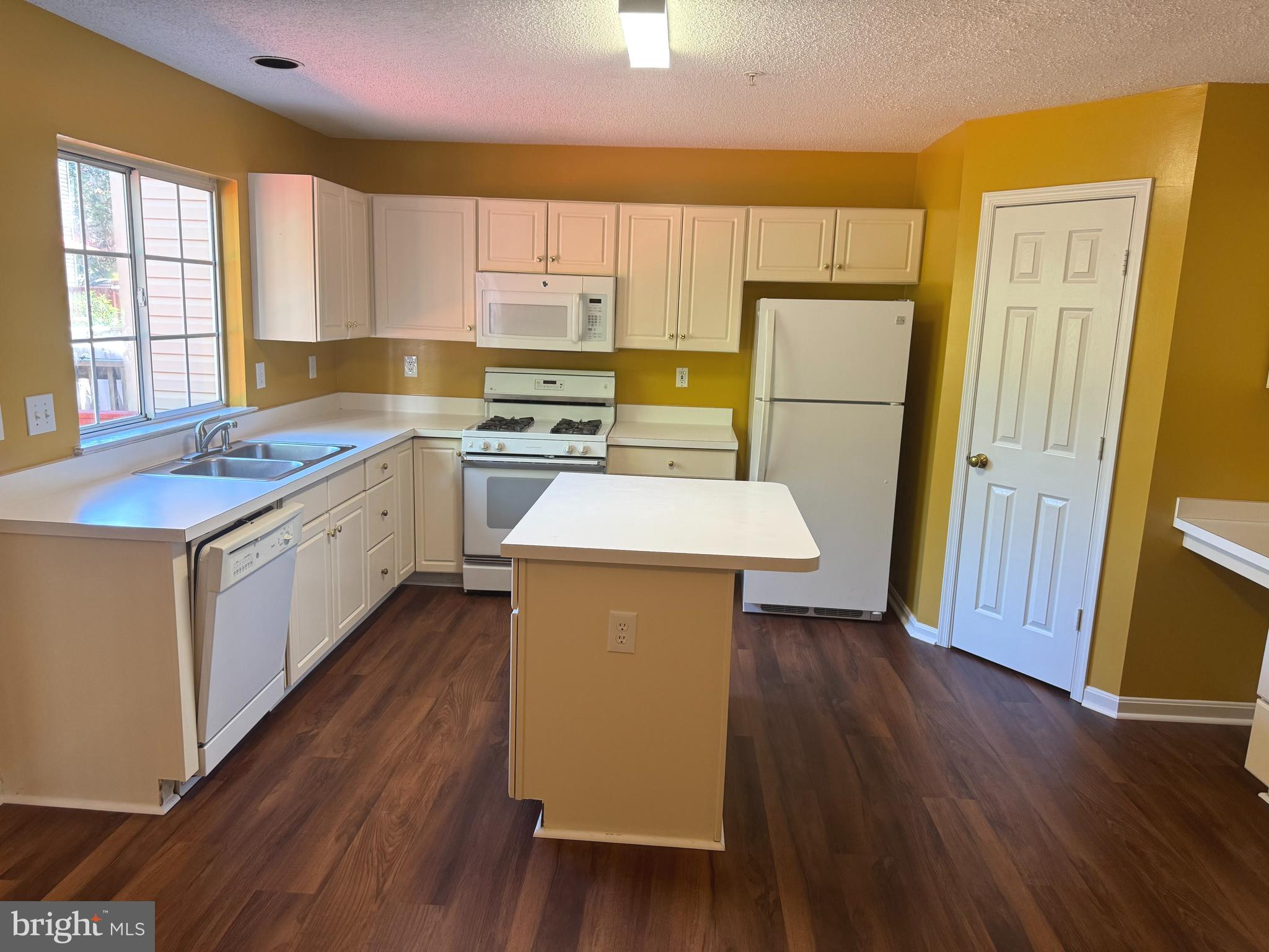 LONGMEAD - Residential