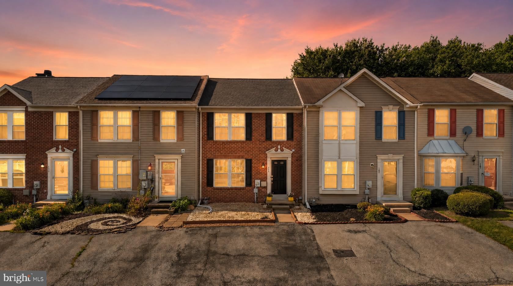 111 W NEWTOWN PLACE