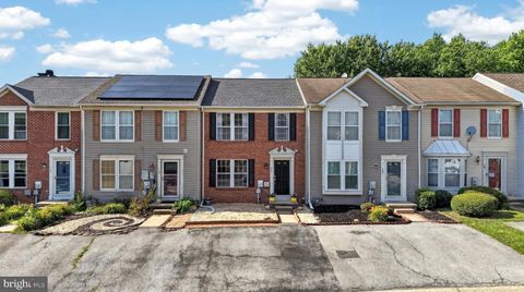Townhouse For Sale - 111 W Newtown Place<br/> NEWARK, DE 19702