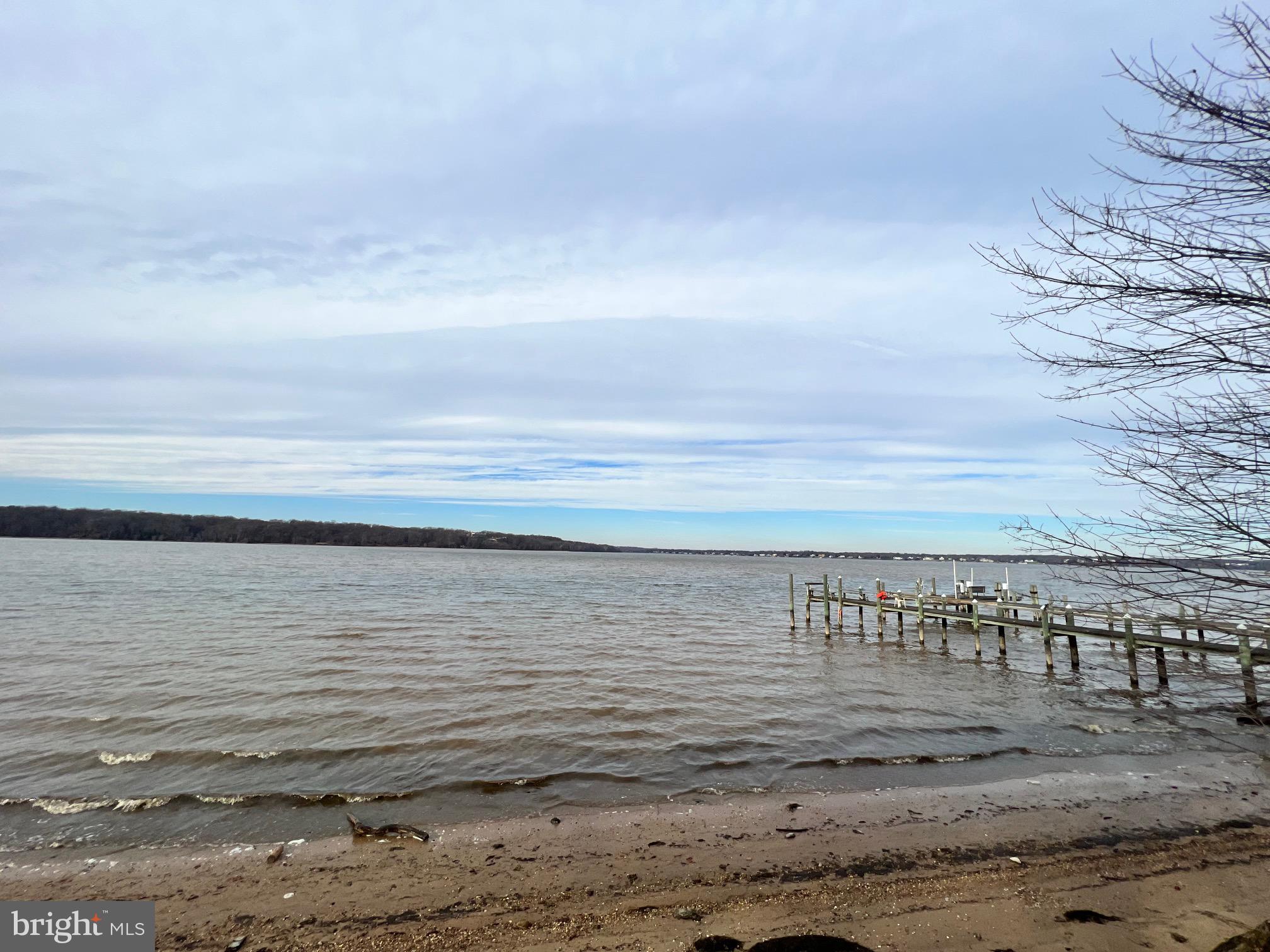 RIVERSIDE SHORES - Land