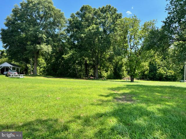 RIVERSIDE SHORES - Land