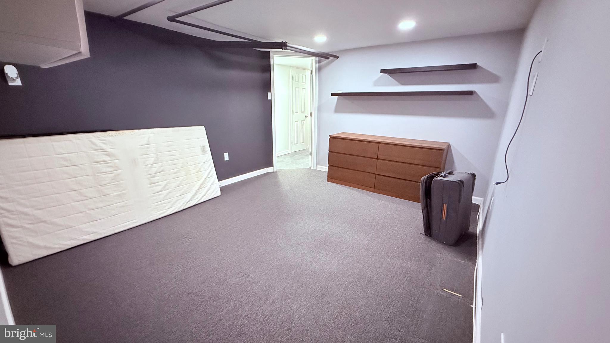 PHILADELPHIA (NORTHEAST) - Residential