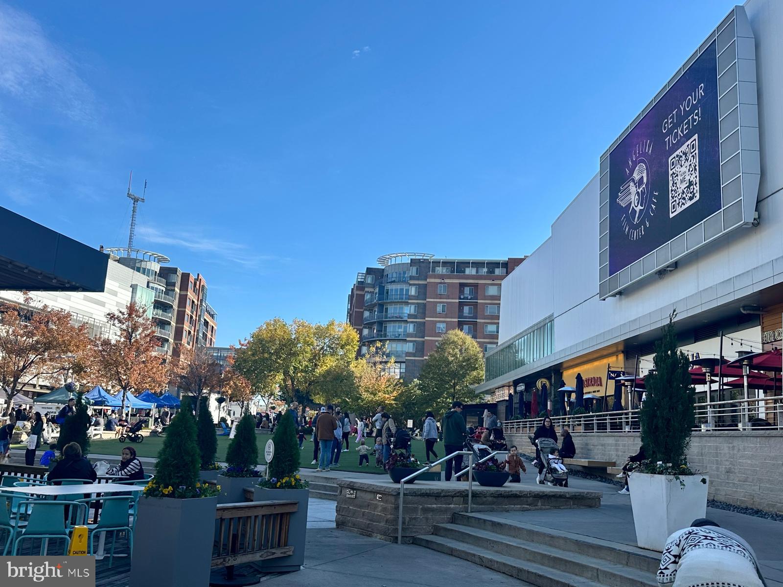 WESTBRIAR PLAZA - Residential Lease