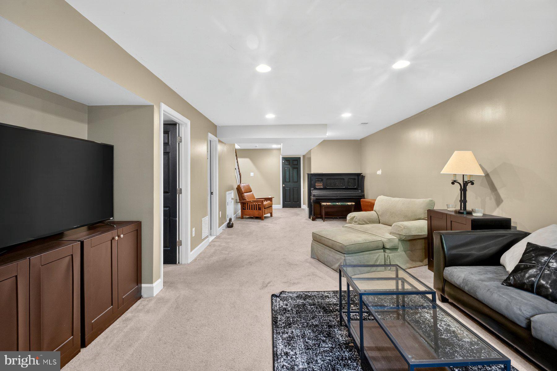 PARADISE VILLAGE - Residential