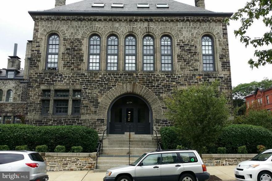 High ceilings, lots of natural light through 3 huge windows that face parking lot, hardwood flooring, granite countertops, Bosch d/w, loft-style master bedroom are just the highlights. Secure building, professional management, exercise room, storage locker, and designated parking spot round out this wonderful unit on Park Ave in the Friends building in walking distance to MICA.