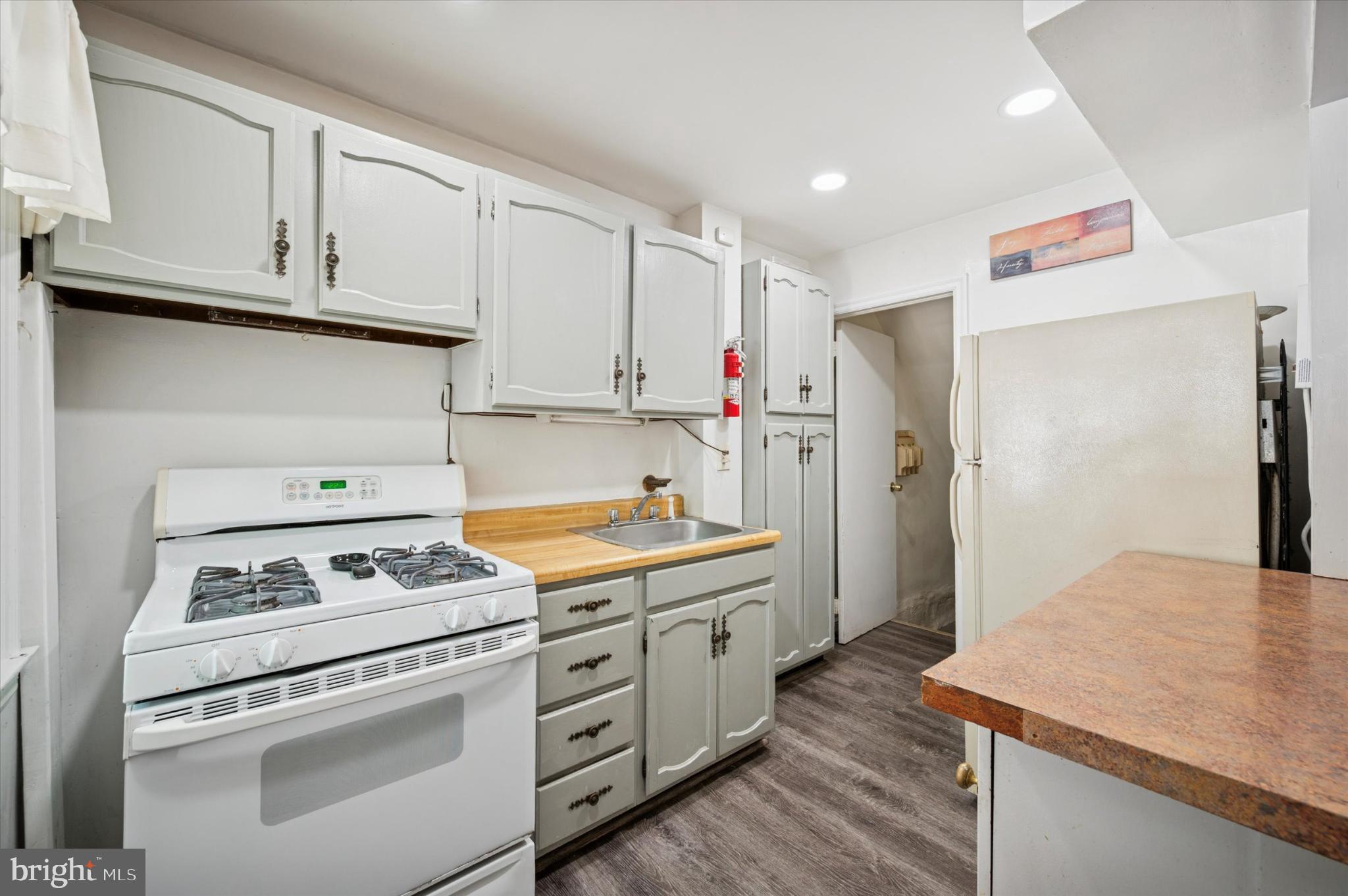 LAWNCREST - Residential