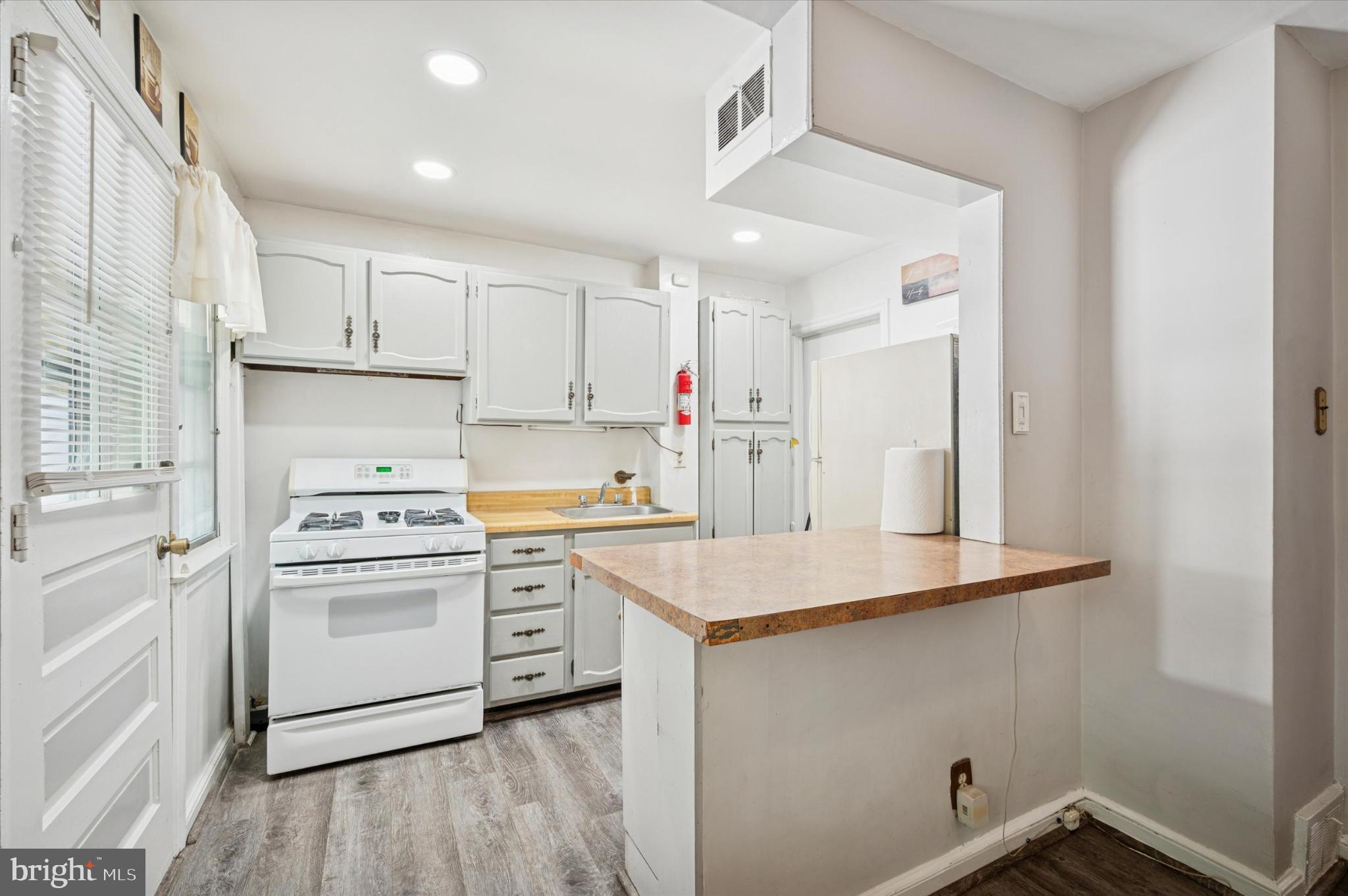 LAWNCREST - Residential