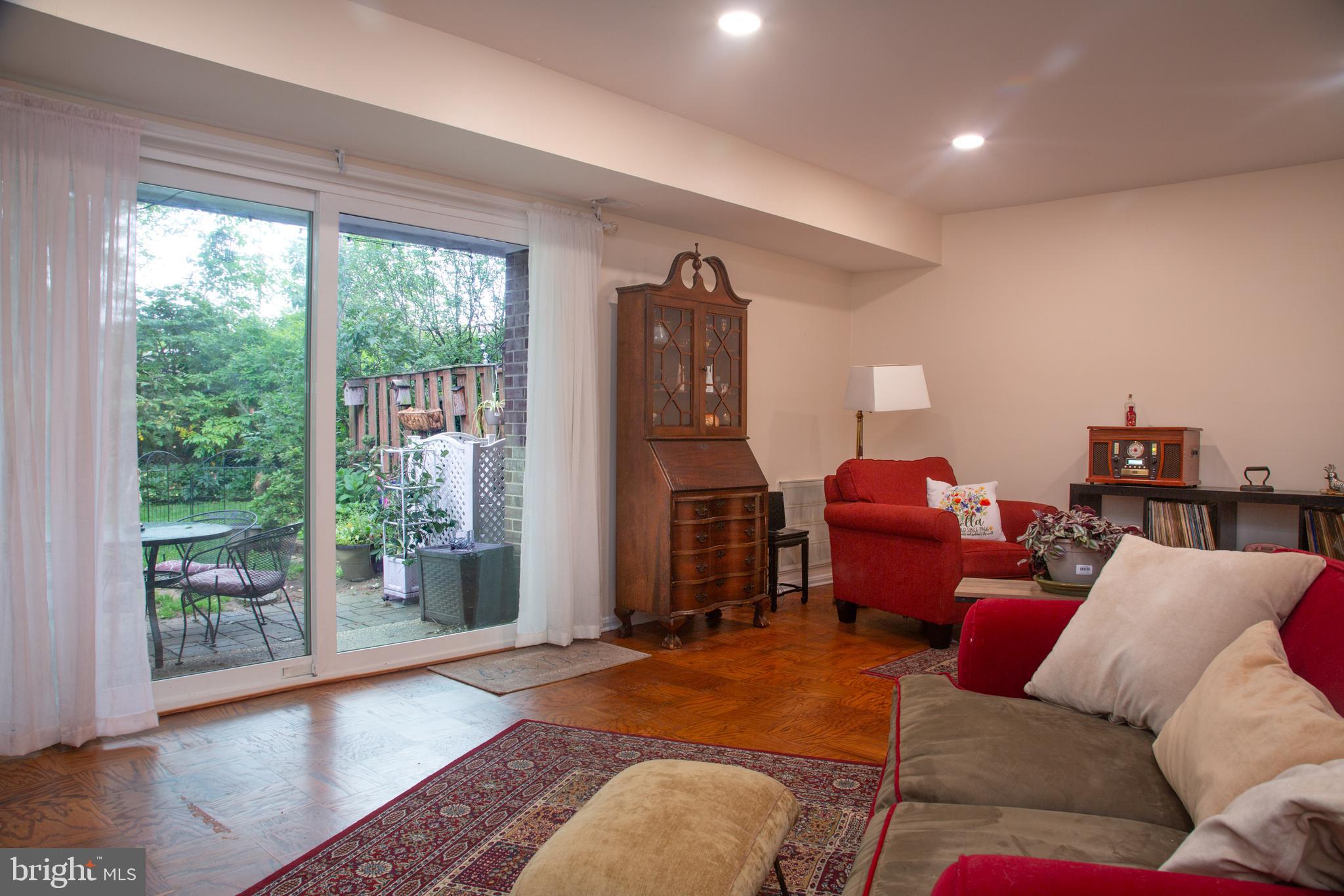 CHARLESTOWNE VILLAGE - Residential