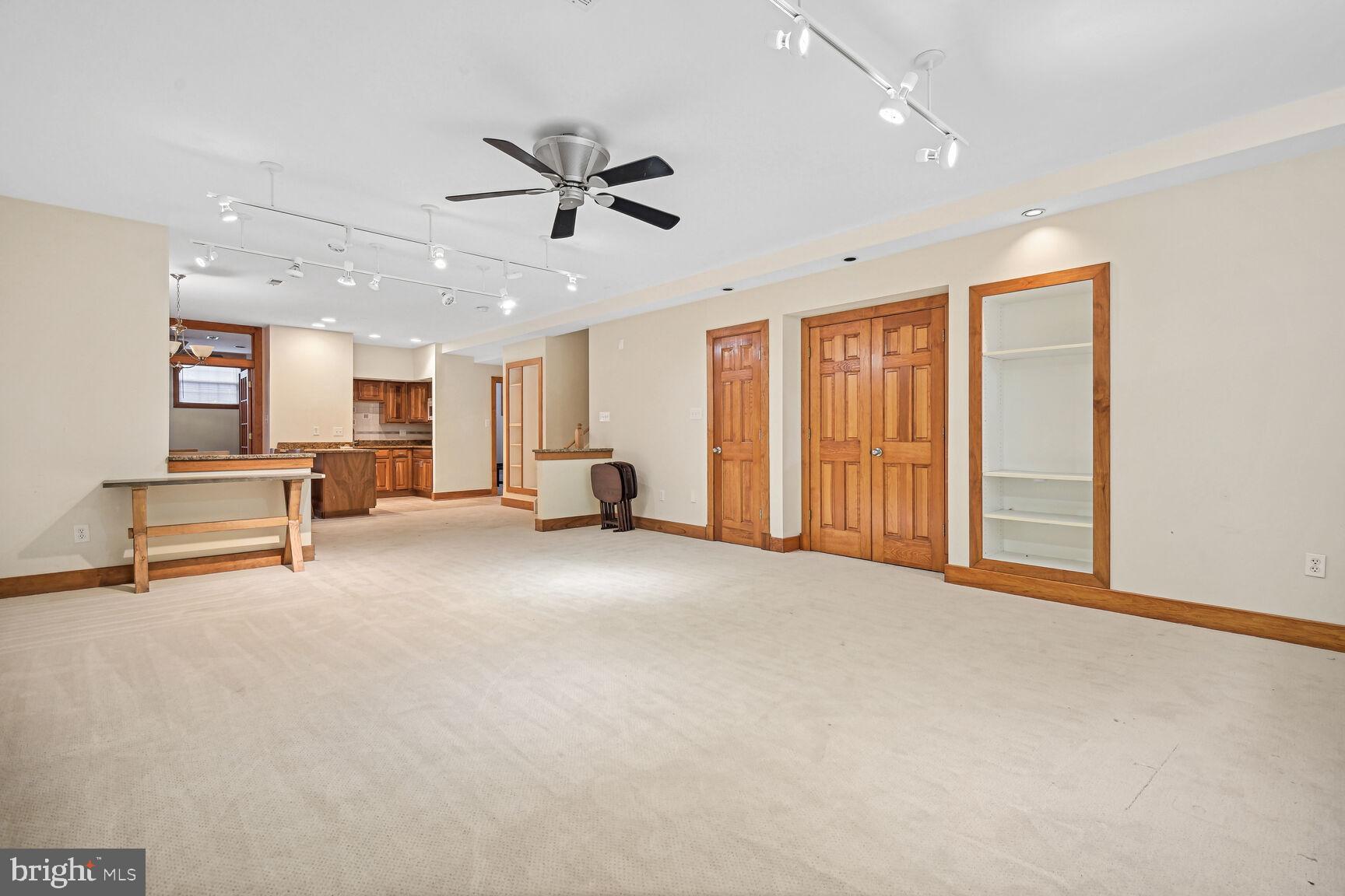 KENTLANDS - Residential