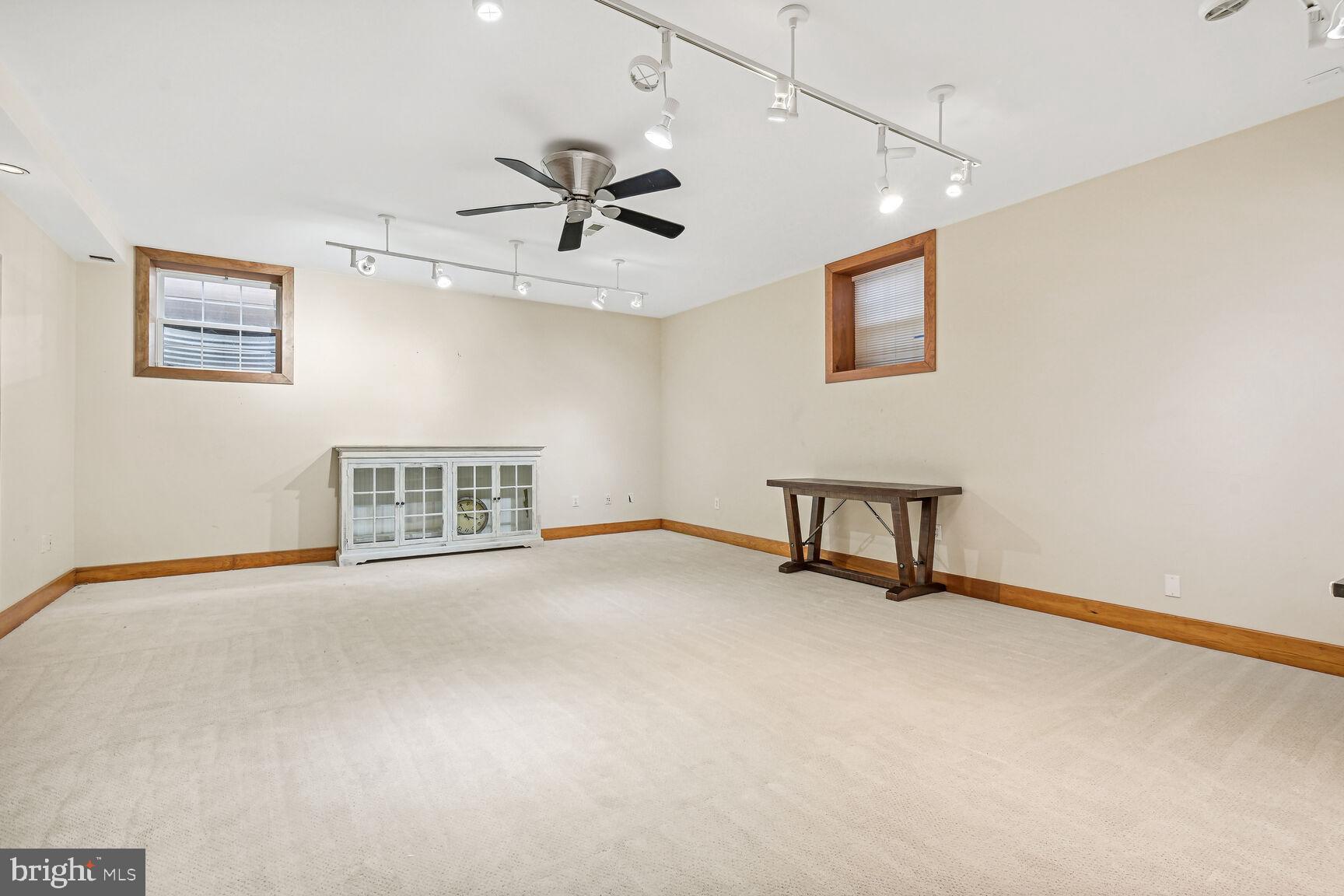 KENTLANDS - Residential