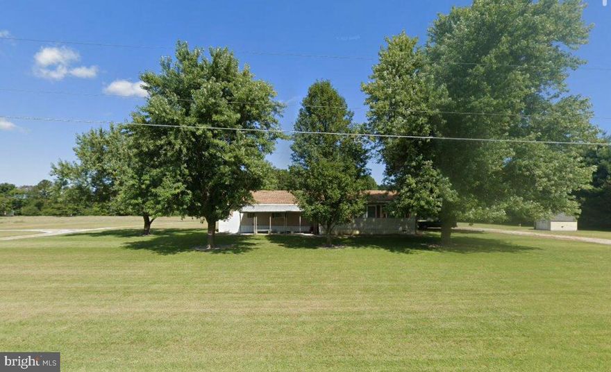 Tucked away on 5 peaceful acres in Delmar DE, this mobile home offers privacy on a quaint private road while still being conveniently close to shopping and restaurants. Enjoy a quiet, country-like setting with easy access to everyday amenities.
*being sold as-is