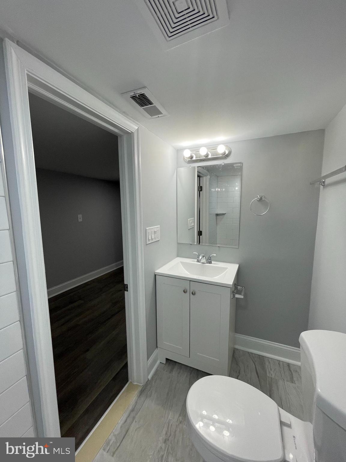 BROADWAY EAST - Residential Lease