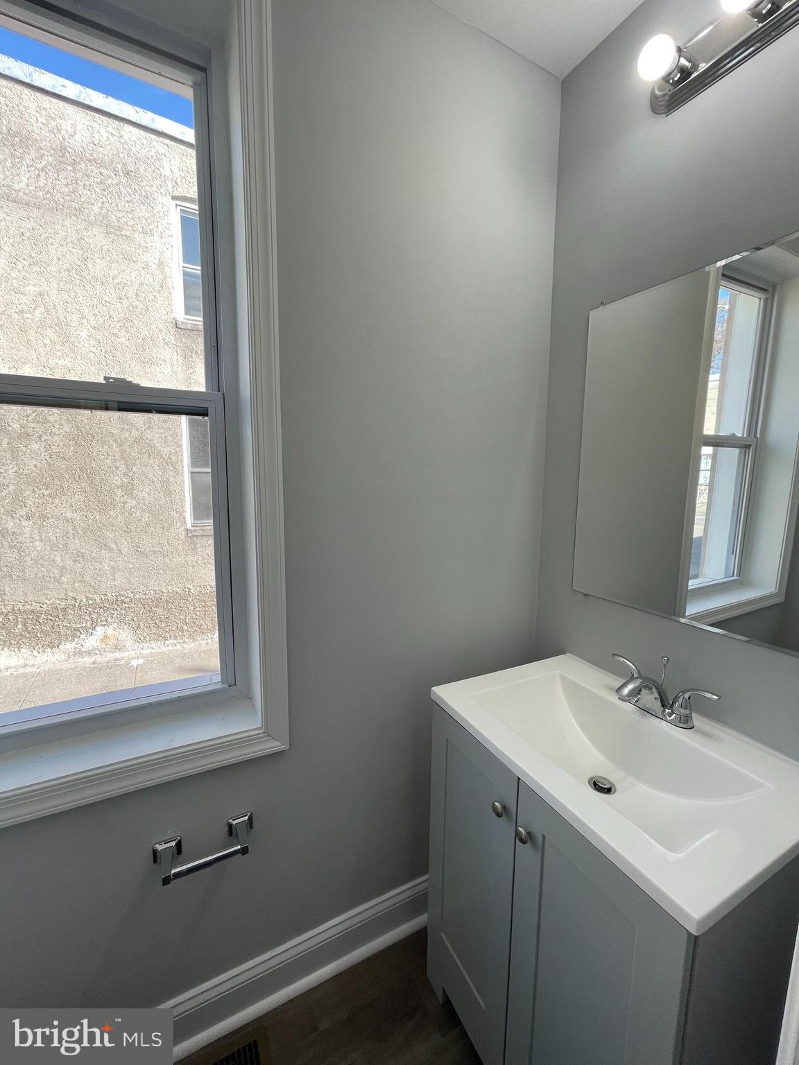 BROADWAY EAST - Residential Lease