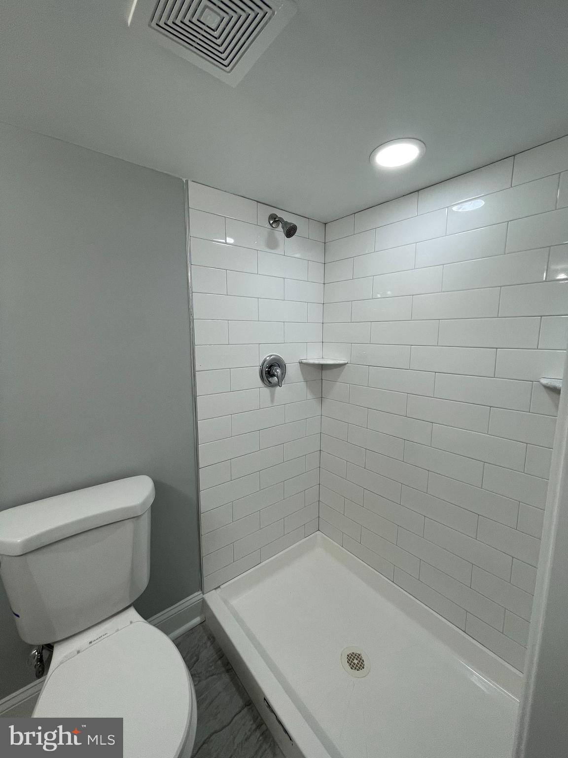 BROADWAY EAST - Residential Lease