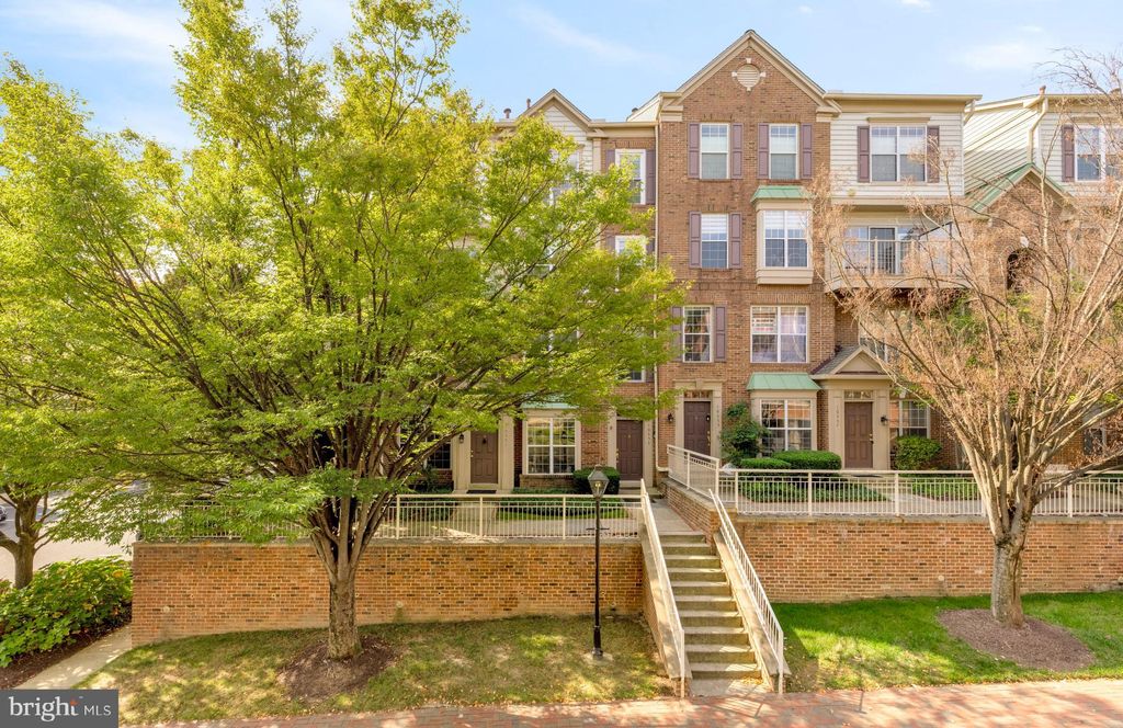 Photo of 10351 Sager Avenue, FAIRFAX, VA 22030 (MLS # VAFC2006964)