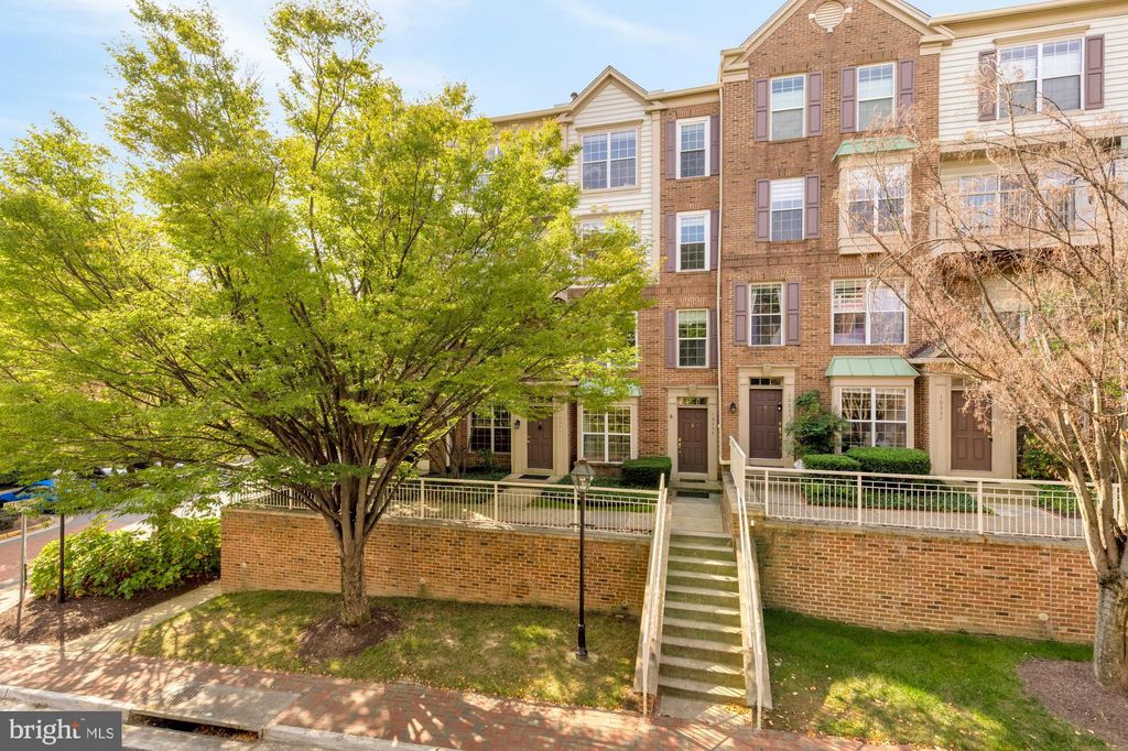 Photo of 10351 Sager Avenue, FAIRFAX, VA 22030 (MLS # VAFC2006964)