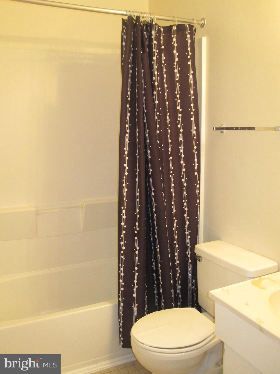 POHICK SQUARE - Residential Lease