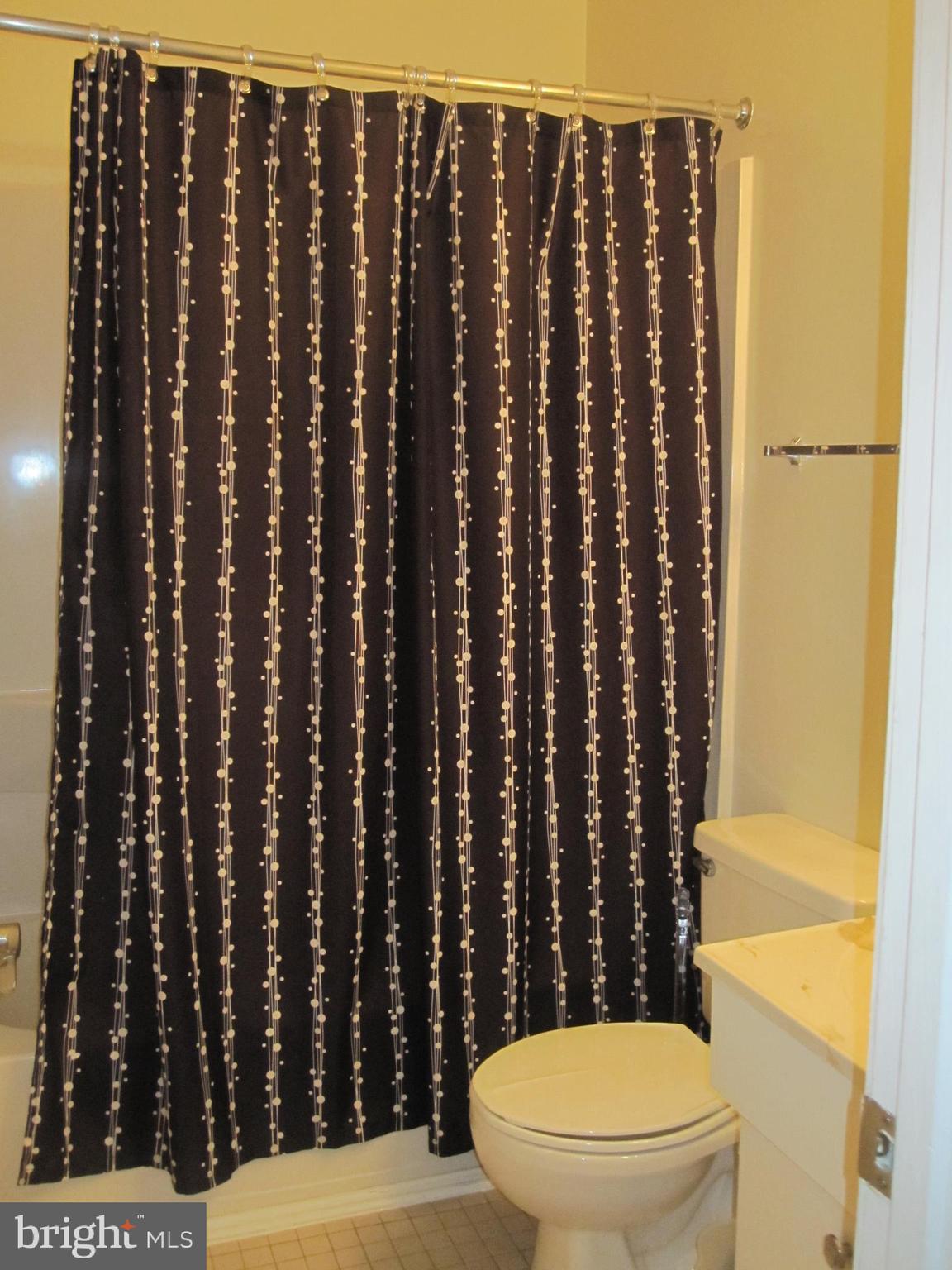 POHICK SQUARE - Residential Lease