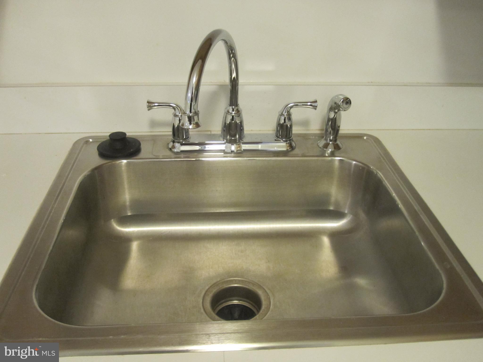 POHICK SQUARE - Residential Lease