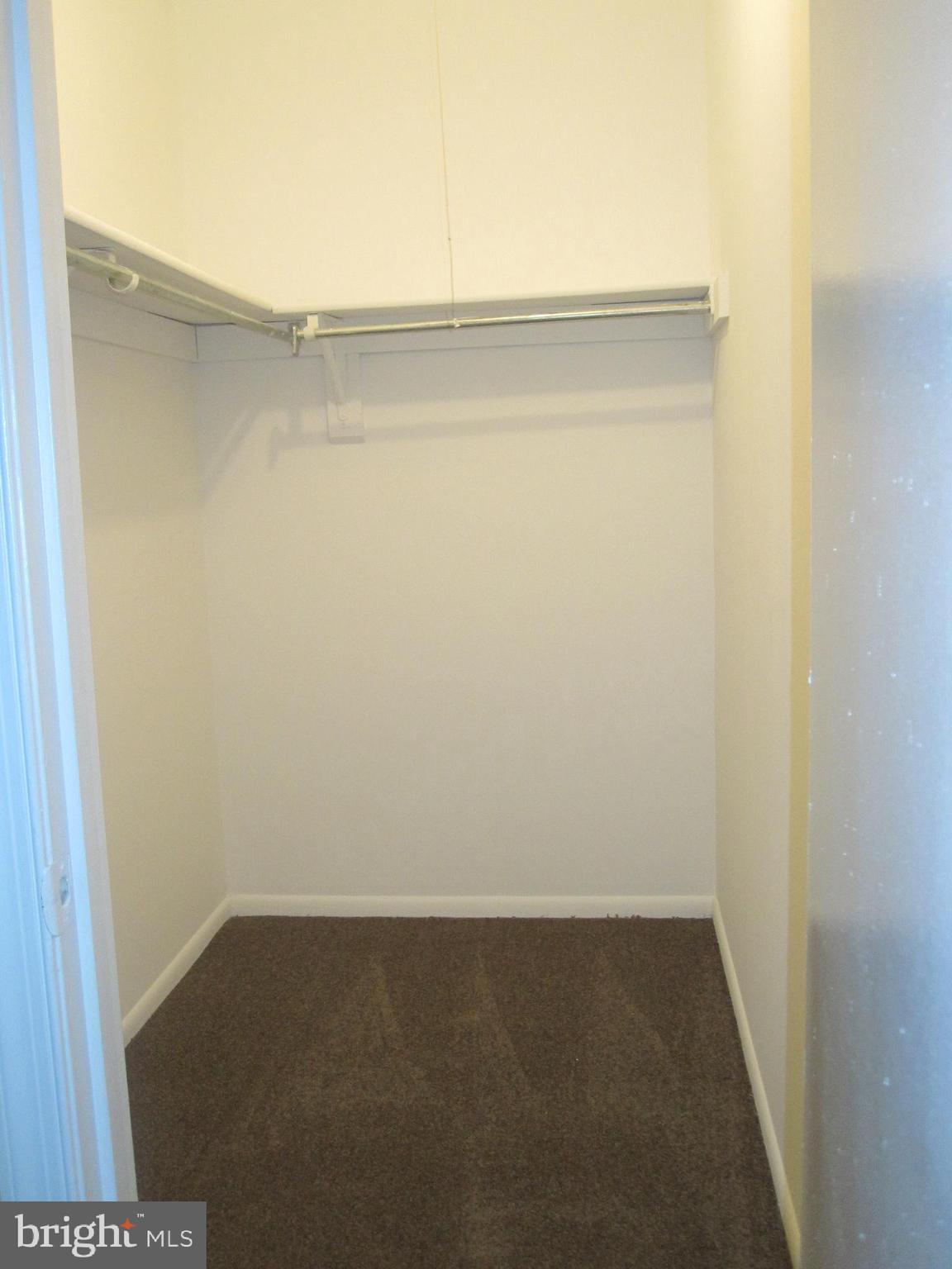 POHICK SQUARE - Residential Lease