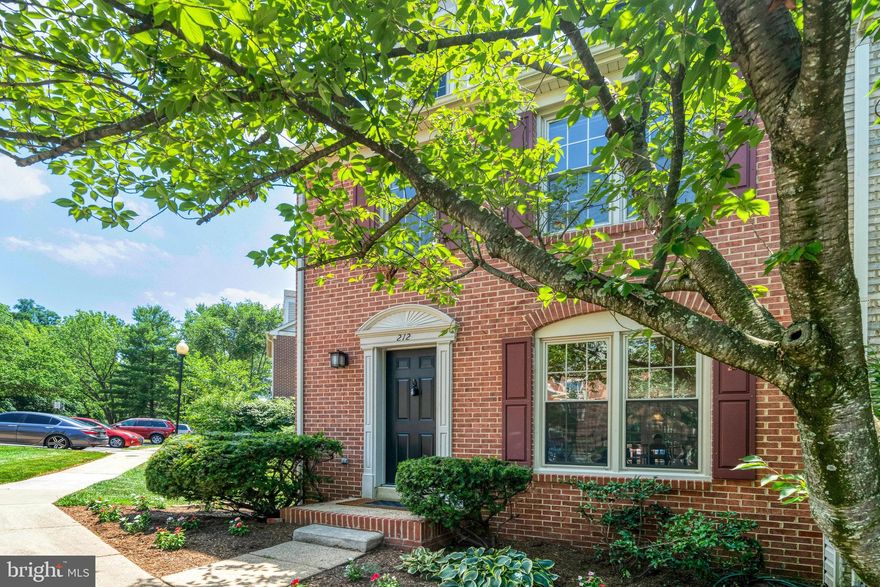 *** DO*** NOT***MISS*** THIS ***STUNNING*** BEAUTIFULLY   UPDATED  END TOWNHOUSE  IN  POPULAR   AND   CONVENIENTLY  LOCATED   QUAKER HILL!!!  STEP INTO THE SPACIOUS  LIVING ROOM THAT FLOWS INTO THE SUN FILLED GLASS WALLED DINING ROOM WHICH OFFERS  DIRECT ACCESS TO A LARGE UPPER LEVEL DECK!!! PREPARE YOUR GUESTS  FAVORITE MEALS IN THE PERFECTLY APPOINTED KITCHEN JUST STEPS FROM THE DINING  AND DECK AREAS!!! PROCEED TO THE UPPER LEVEL TO SEE THE LUSH PRIMARY SUITE WITH A VAULTED CEILING, LARGE CUSTOM WALK IN CLOSET AND NICELY REMODELED PRIMARY BATH WITH DUAL SINKS!!!   LOTS OF EXTRA STORAGE,  A PRETTY  FULL BATH AND 2 MORE BEDROOMS WITH VAULTED CEILINGS COMPLETE THIS LEVEL!!! A LOWER LEVEL OFFICE  COULD ALSO SERVE AS A PRIVATE GUEST SPACE WITH A FULL BATH NEXT TO IT!!!! A GREAT FAMILY ROOM WITH WIDE FRENCH DOORS TO A PARTIALLY COVERED PRIVATE PATIO IS PERFECT FOR ALL YOUR SPECIAL EVENTS!!! TOTALLY MOVE IN READY!!! FRESH PAINT THROUGHOUT,  GLEAMING JUST REFINISHED HARDWOOD FLOORS ON THE MAIN AND UPPER LEVEL AND NEW CARPET ON THE LL.!!!!  2 RESERVED PARKING SPACES RIGHT OUTSIDE YOUR FRONT DOOR!!!BEAT THE HEAT AT THE COMMUNITY POOL!!! WALK TO SHOPS AND RESTAURANTS!!! AND DON'T MISS THE LL TEMPERATURE CONTROLLED WINE ROOM WHICH CAN EASILY BE CONVERTED TO A BIG STORAGE ROOM!!