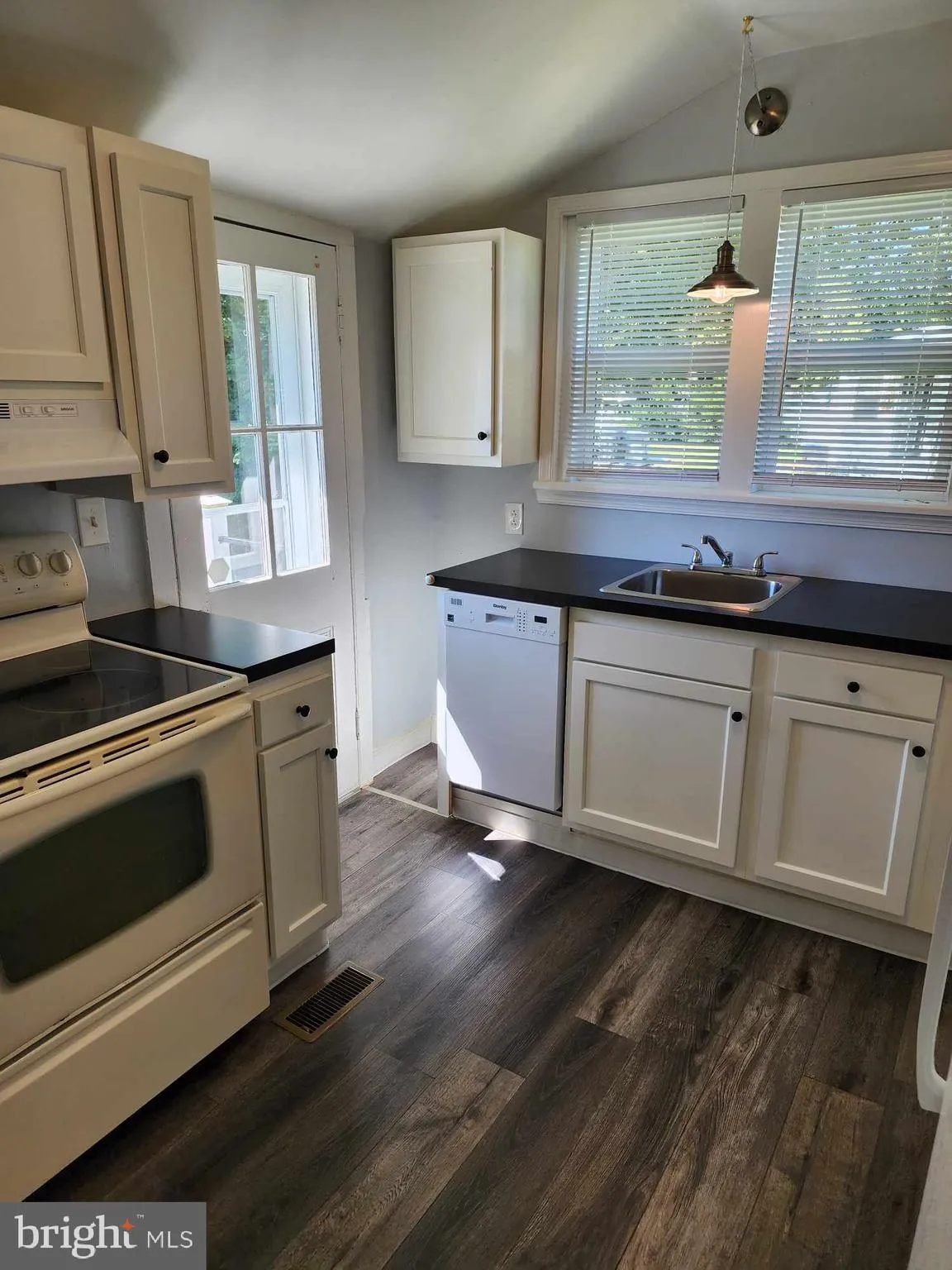 Elmer, New Jersey 08318, United States, 2 Bedrooms Bedrooms, ,1 BathroomBathrooms,Residential,Active,96089