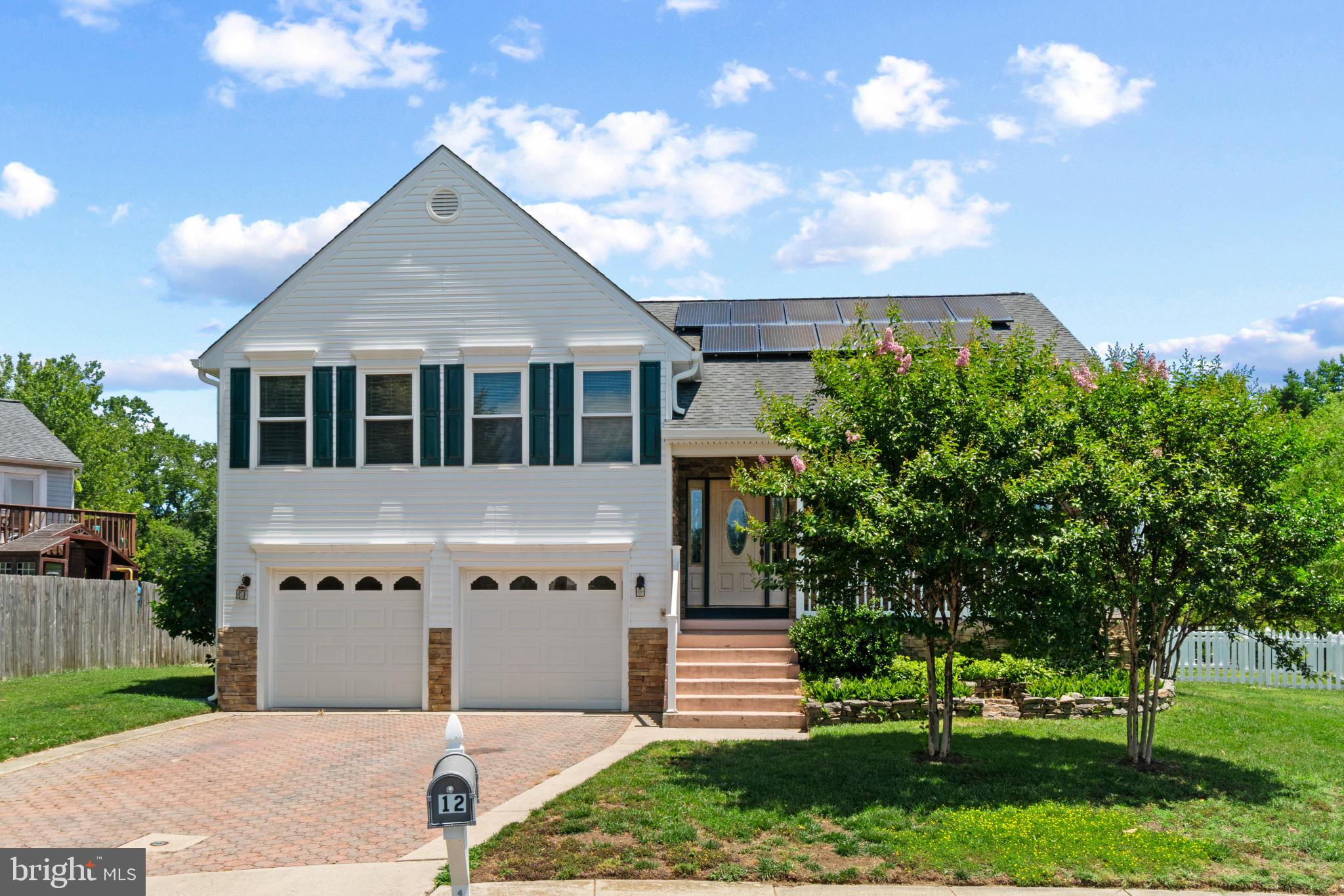 12 SNUG LAGOON COURT