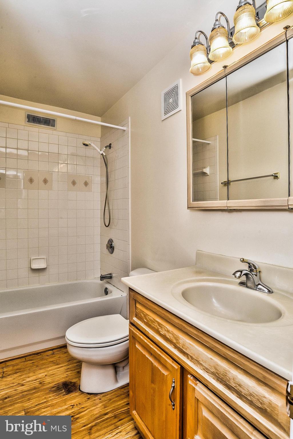 RESTON - Residential Lease