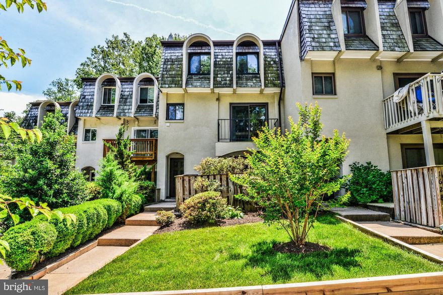 Move in ready! Large 3 level, with new remodeling. Updated Kitchen with Granite, stainless appliances, bamboo hardwood floors throughout! walk to metro station!