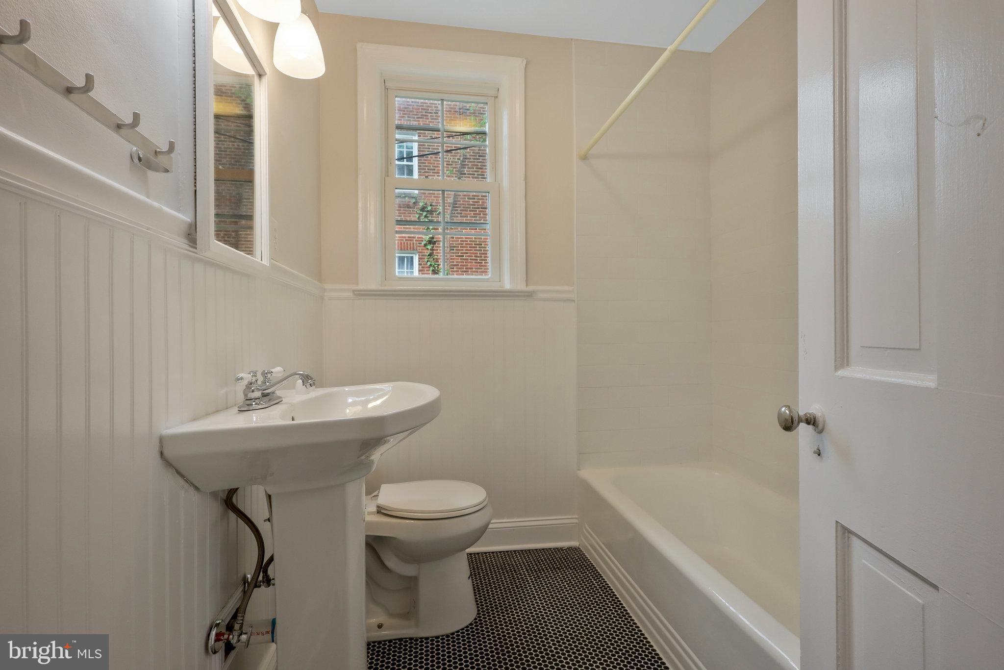 LYON PARK - Residential Lease