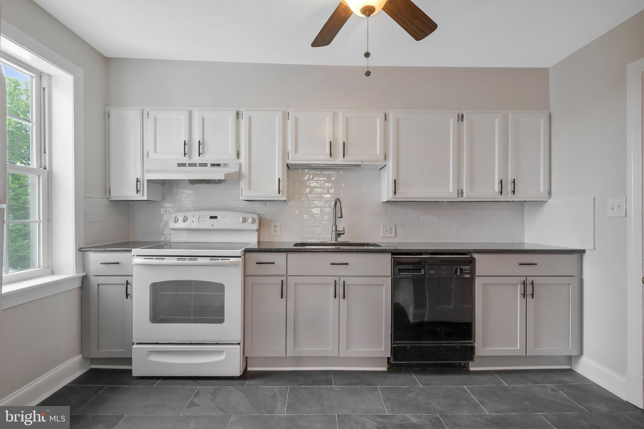 LYON PARK - Residential Lease