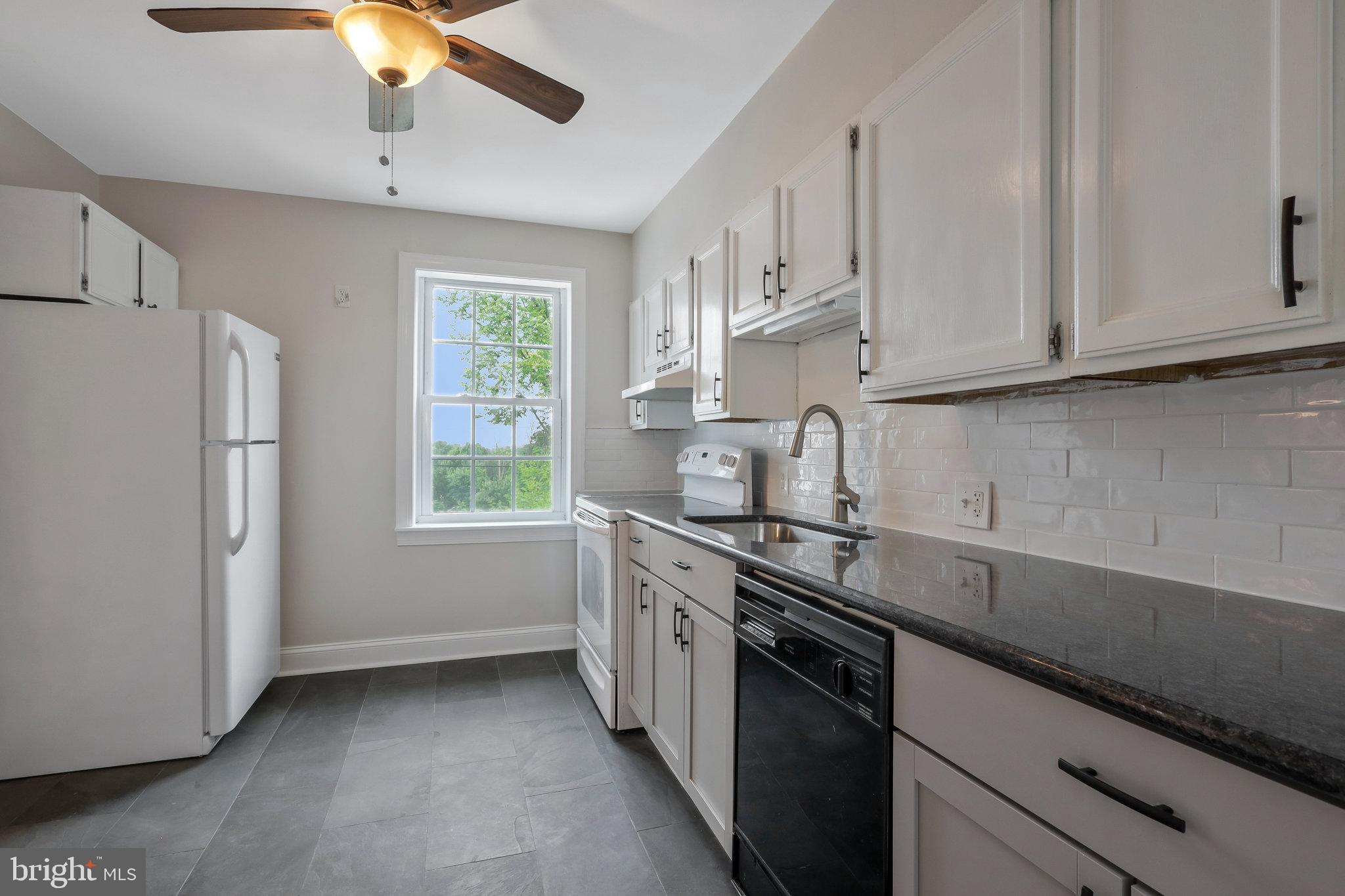 LYON PARK - Residential Lease