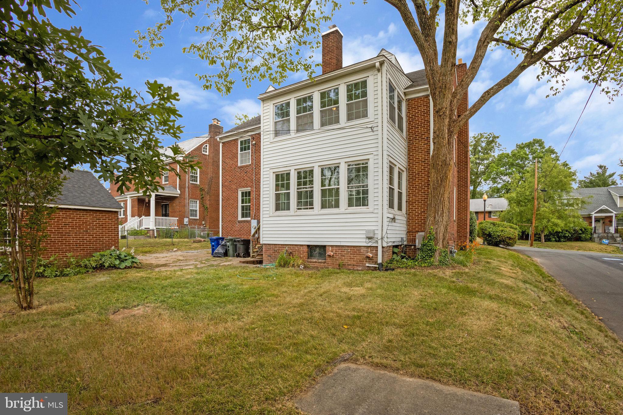 LYON PARK - Residential Lease