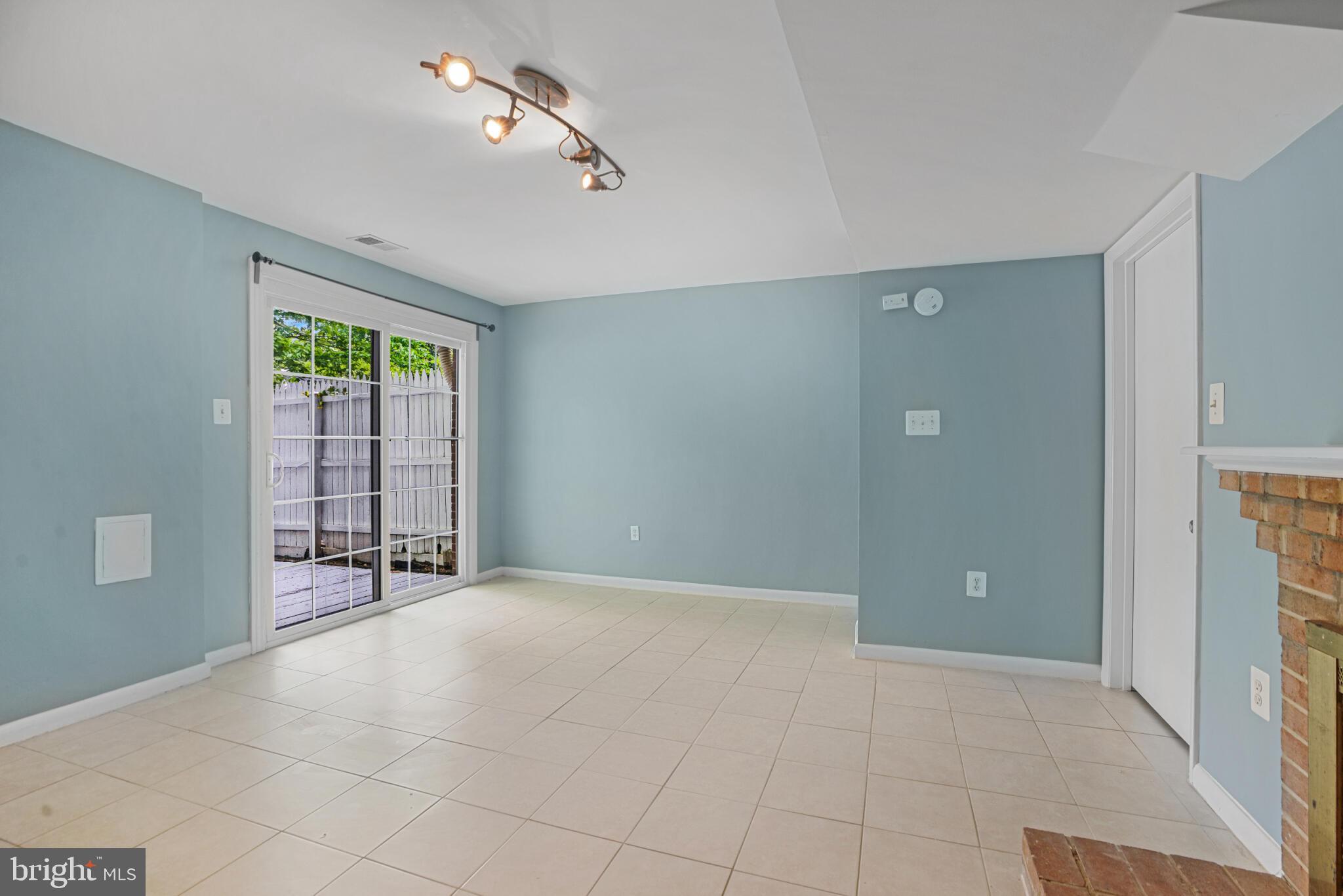 DALE CITY - Residential