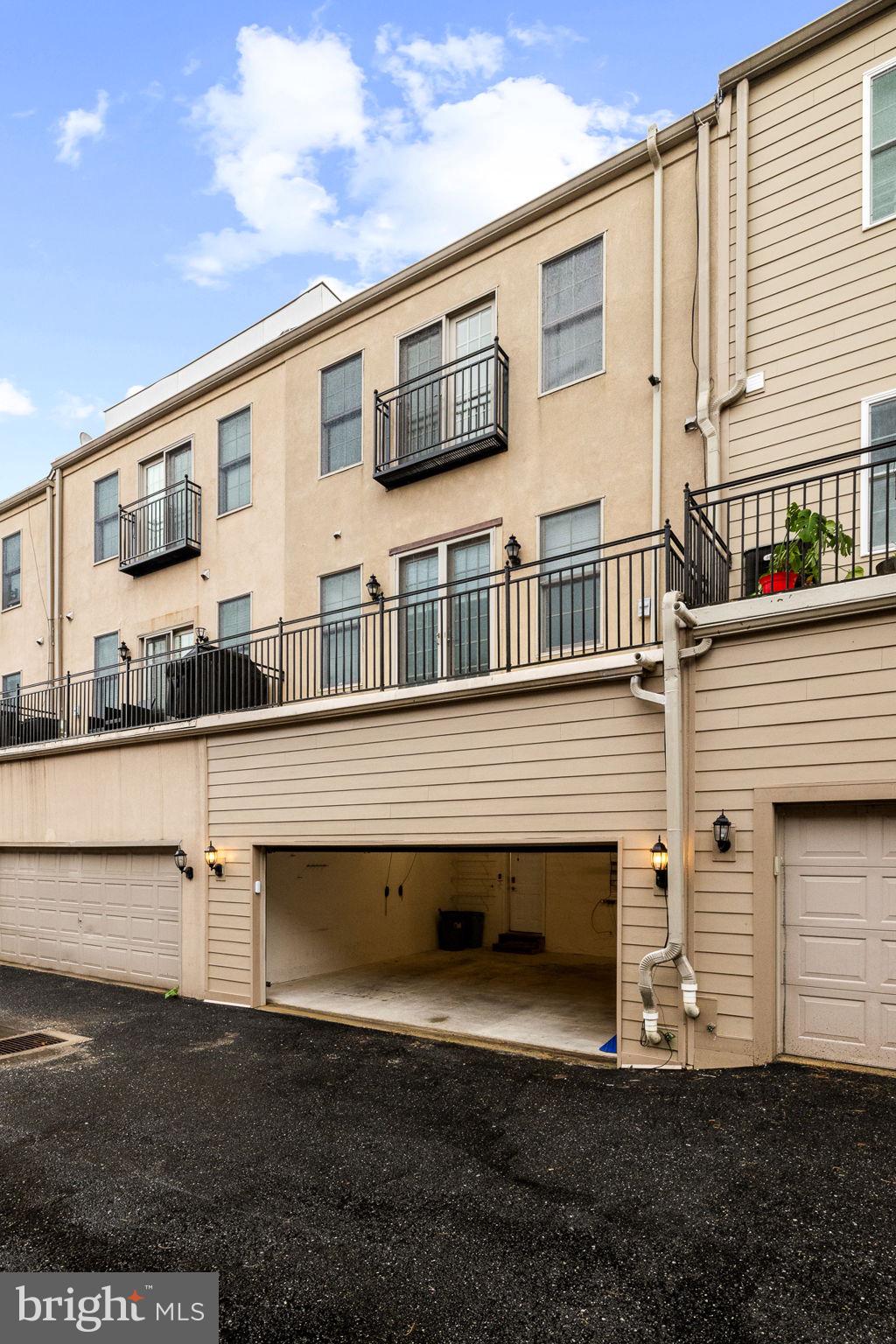 FAIRMOUNT - Residential