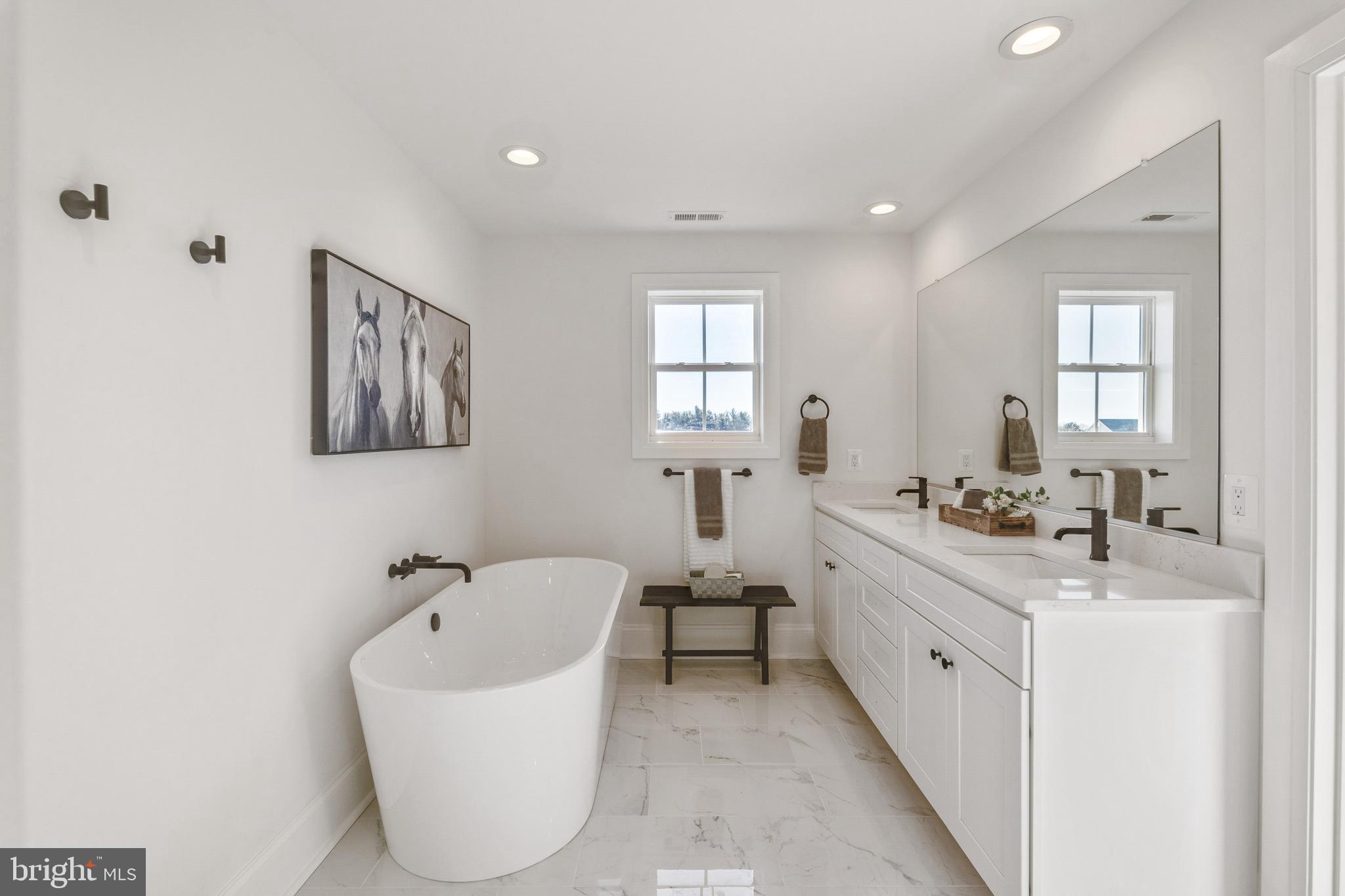 ALISON'S RIDGE - Land