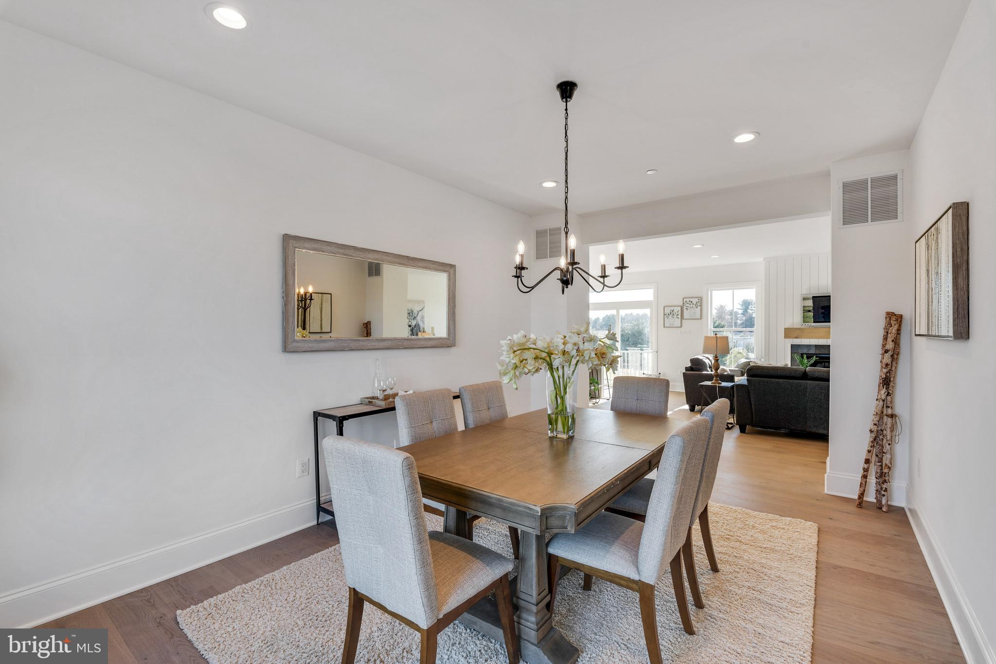 ALISON'S RIDGE - Land