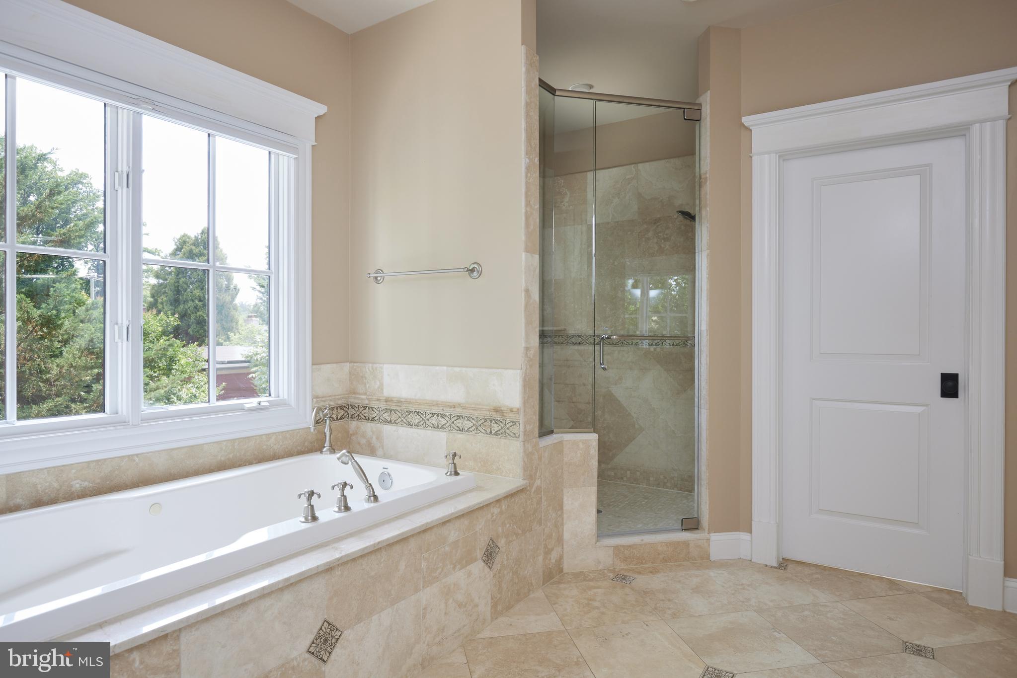 ENGLISH VILLAGE - Residential