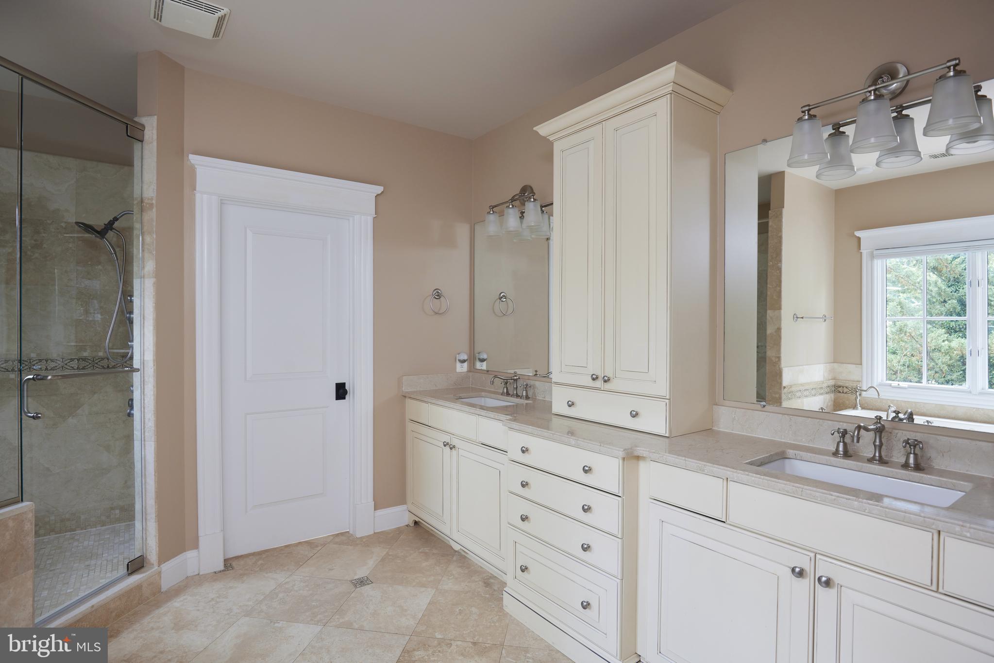 ENGLISH VILLAGE - Residential