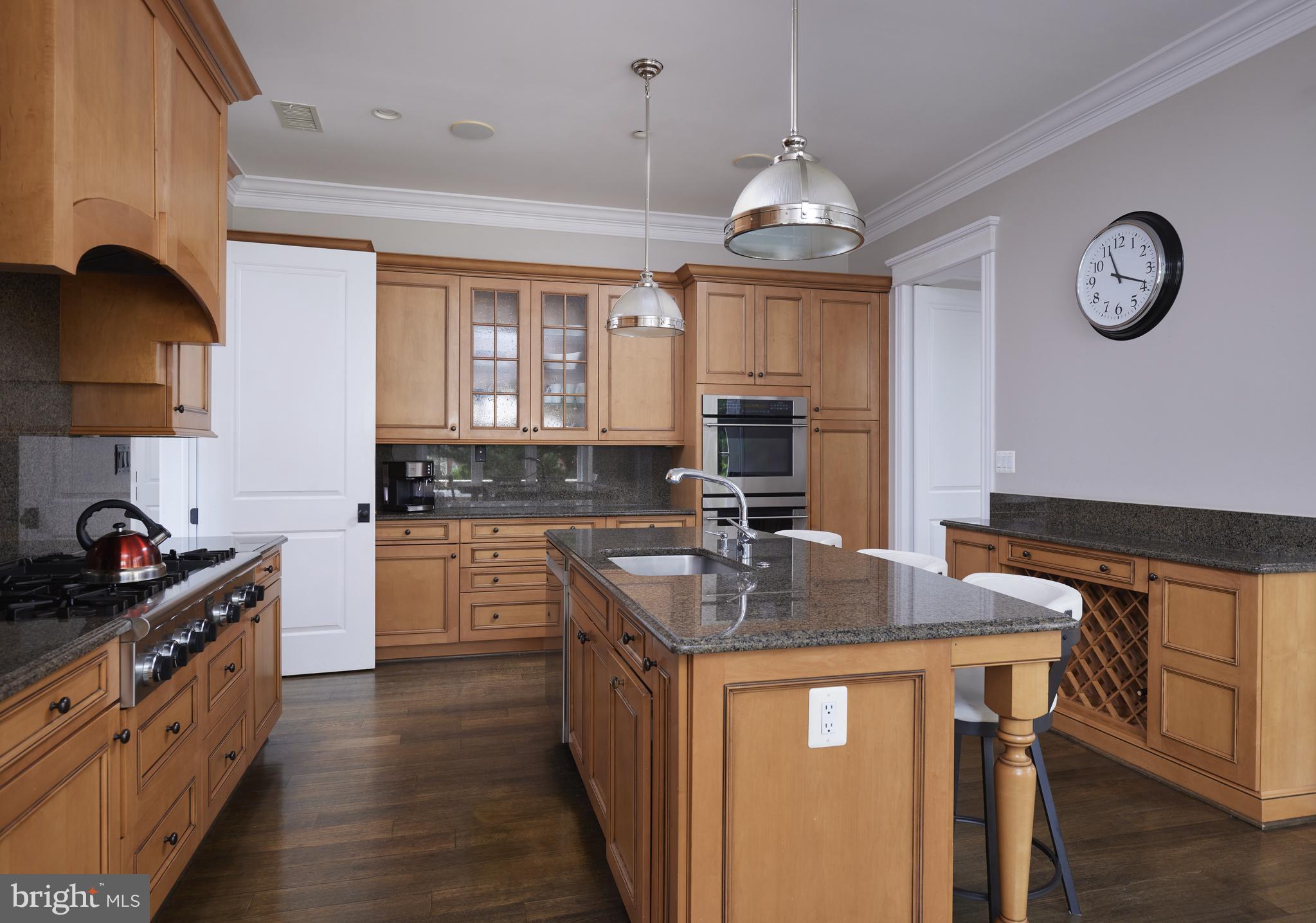 ENGLISH VILLAGE - Residential