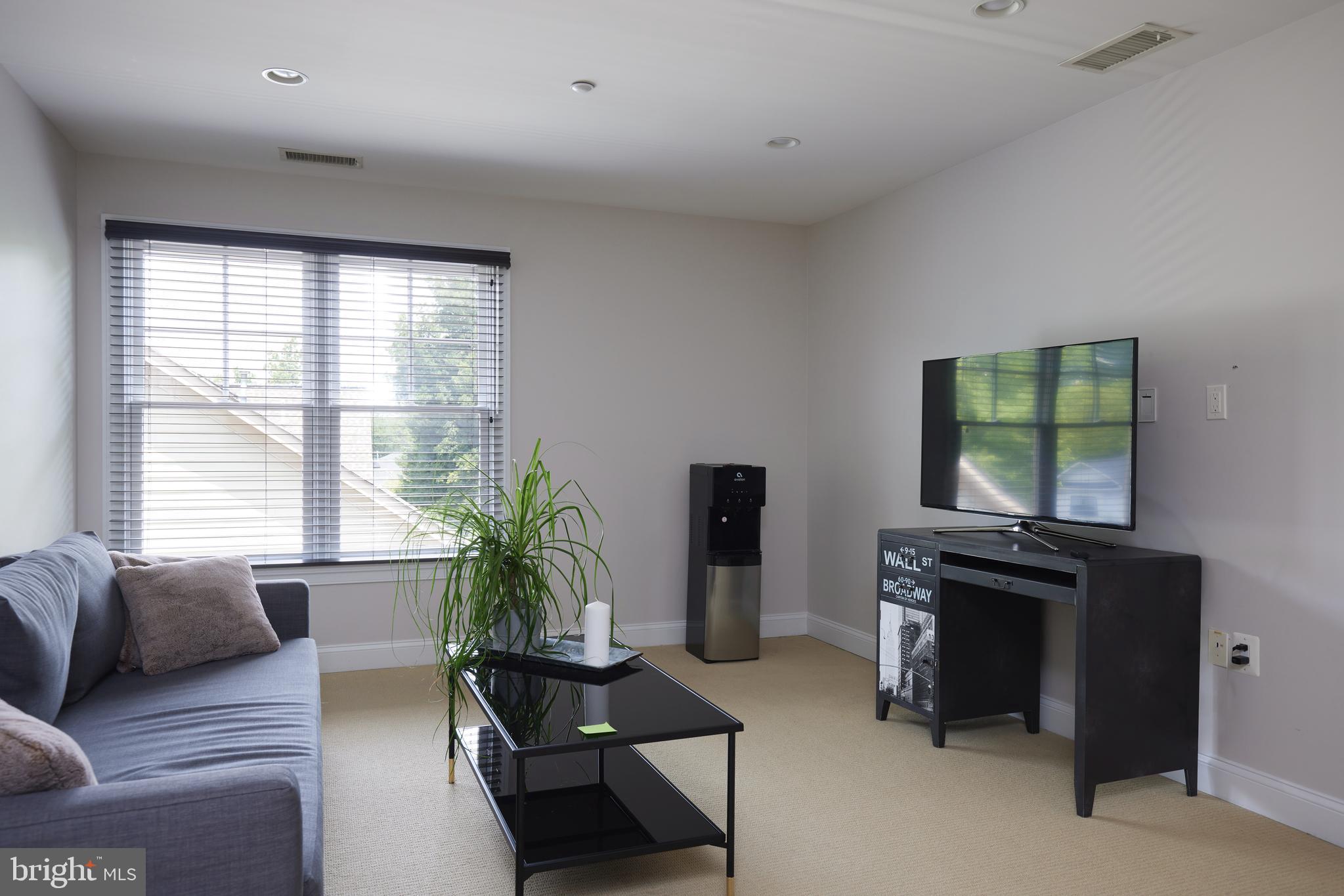 ENGLISH VILLAGE - Residential