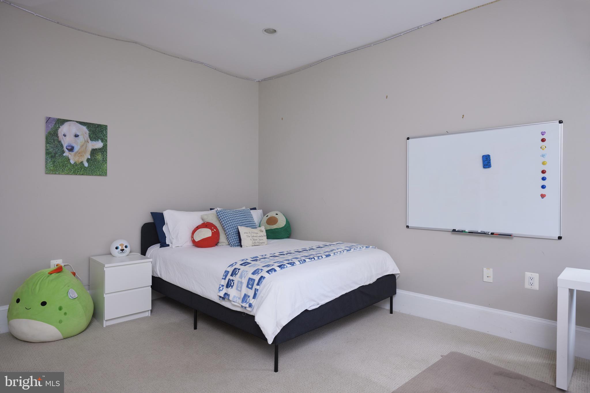 ENGLISH VILLAGE - Residential